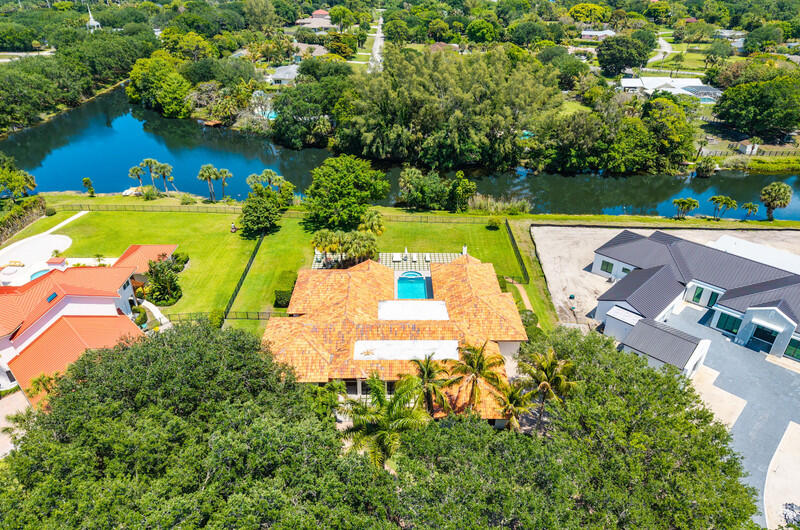 5575 Whirlaway Palm Beach Gardens, FL 33418