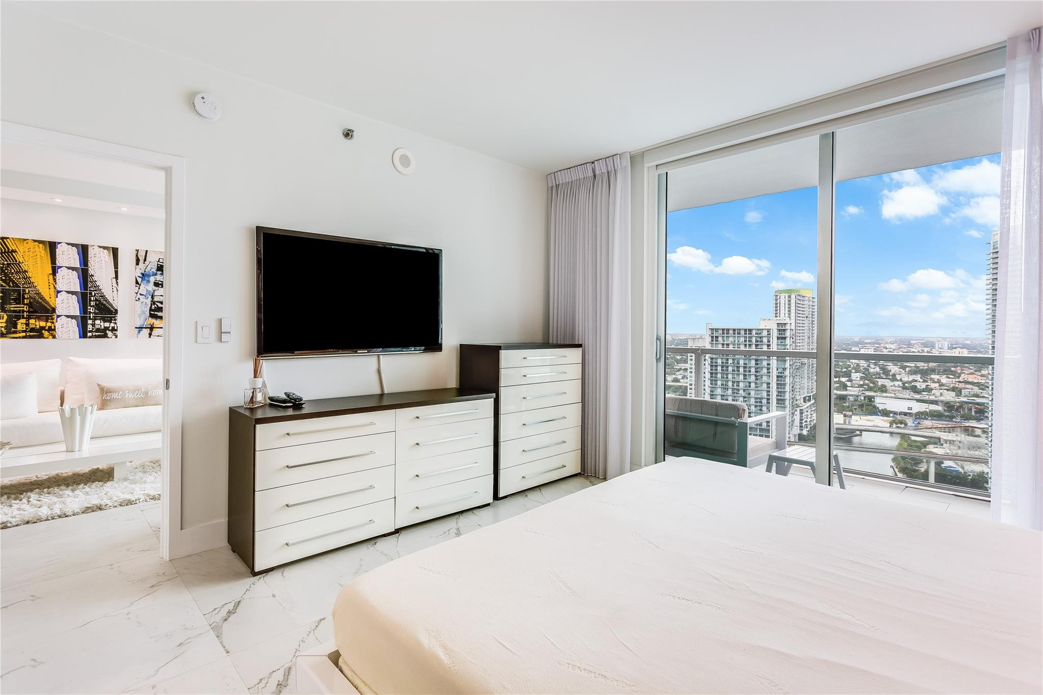 image 500 Brickell West16