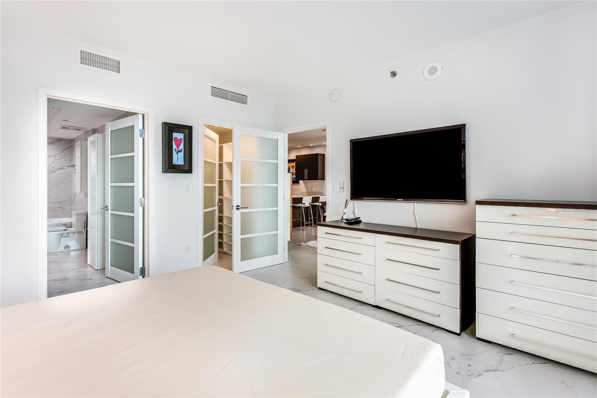 image 500 Brickell West18