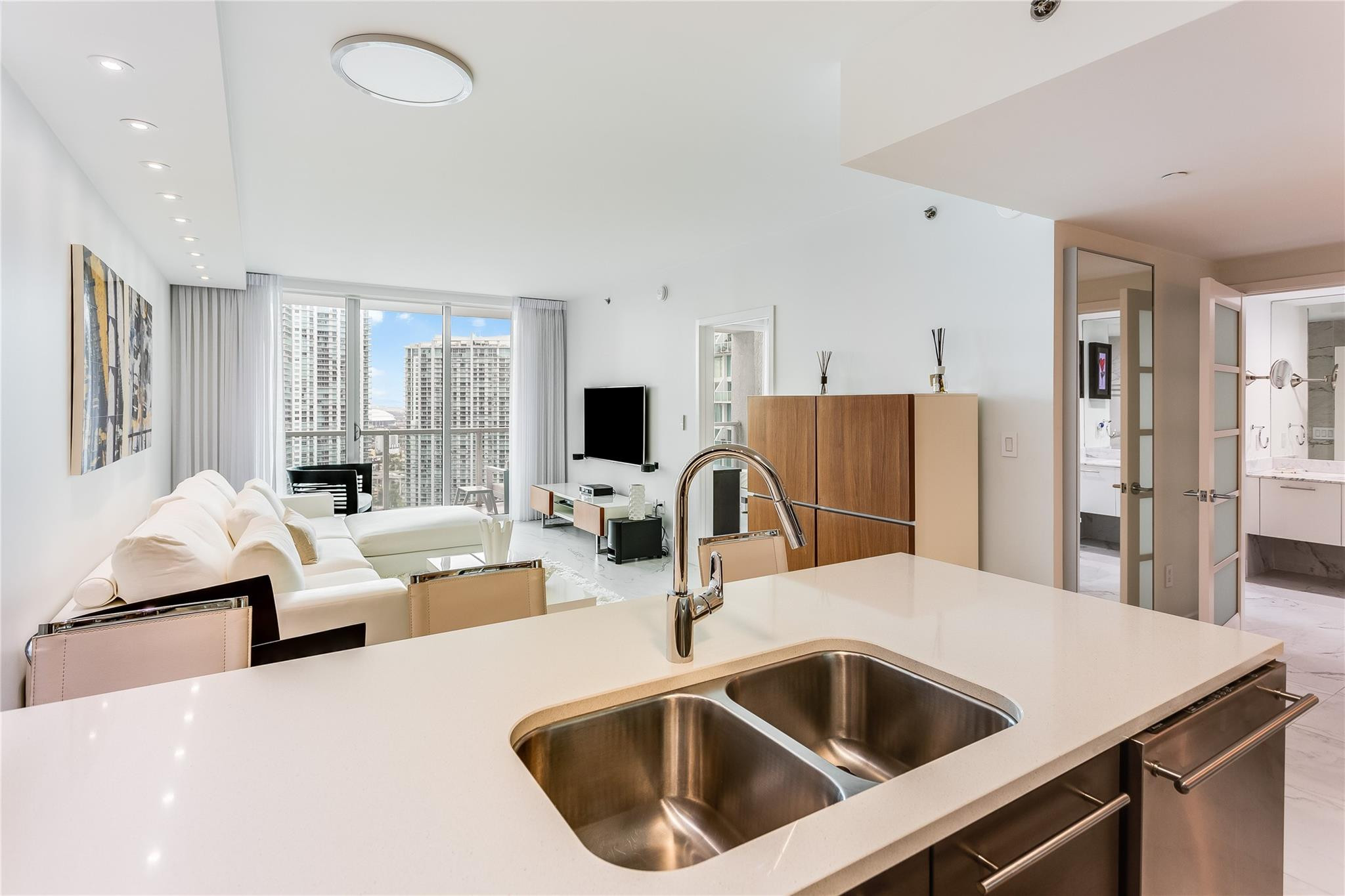 image 500 Brickell West24