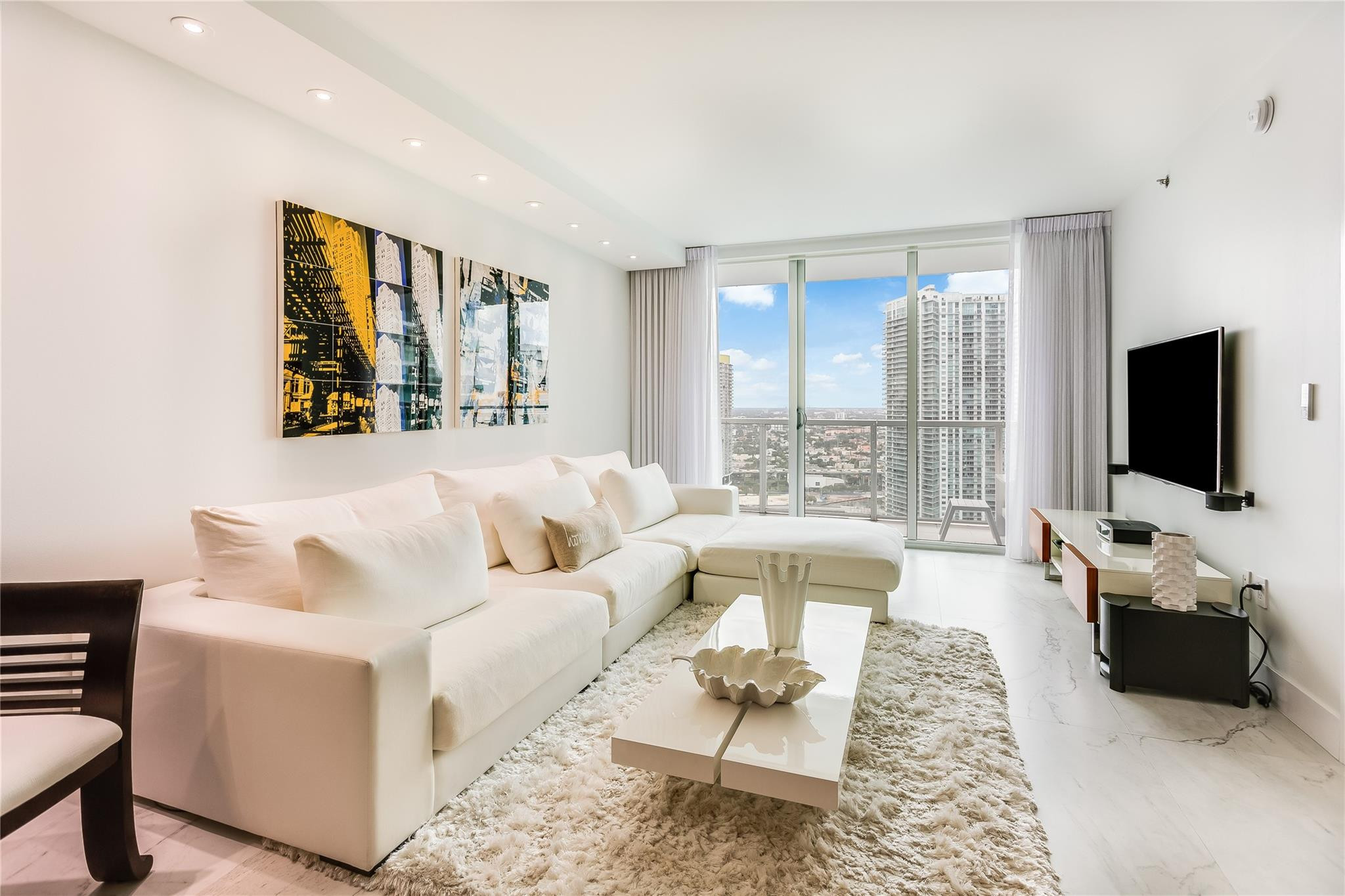 image 500 Brickell West5