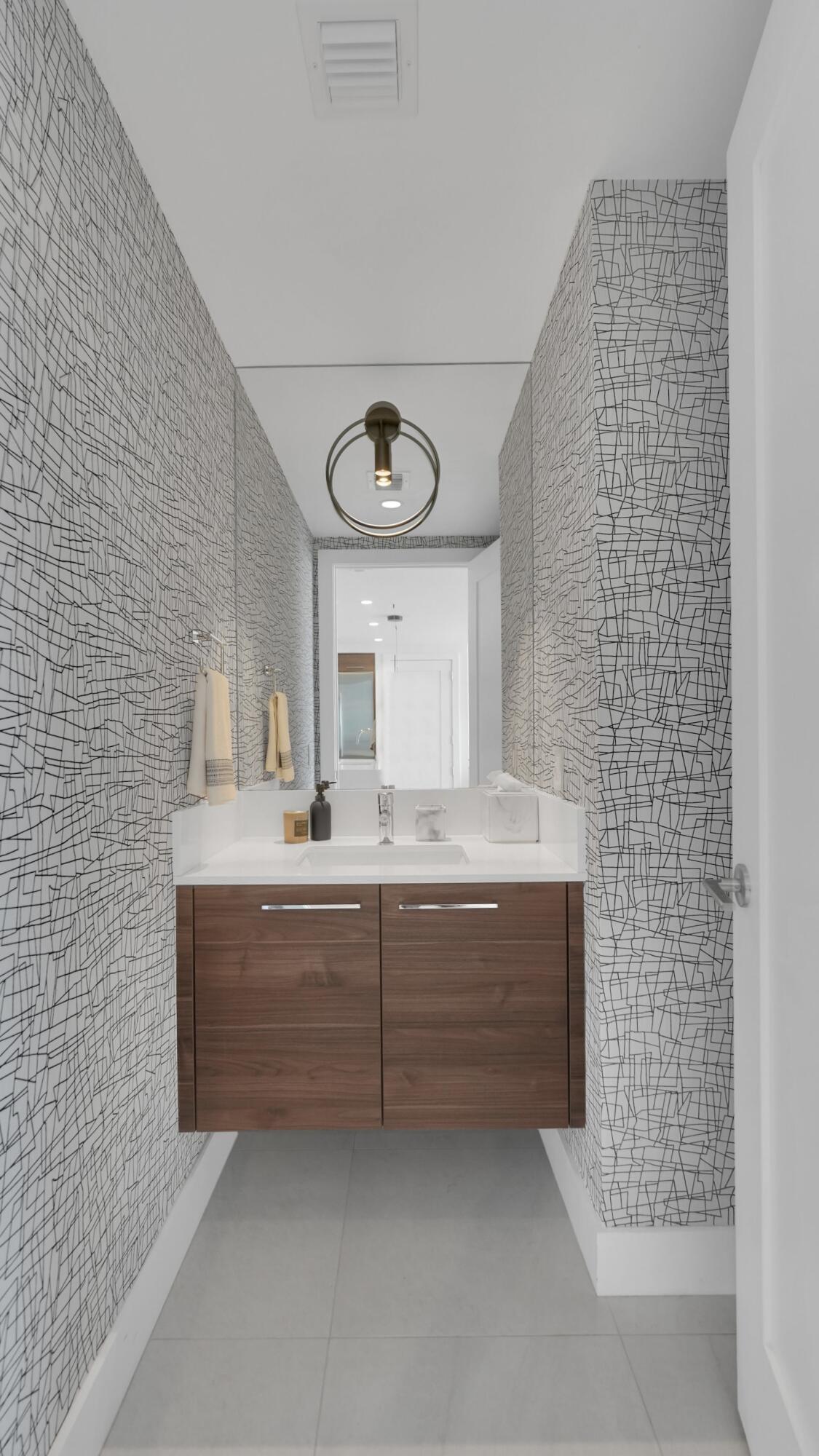 100 E Las Olas #2802 Fort Lauderdale, FL 33301