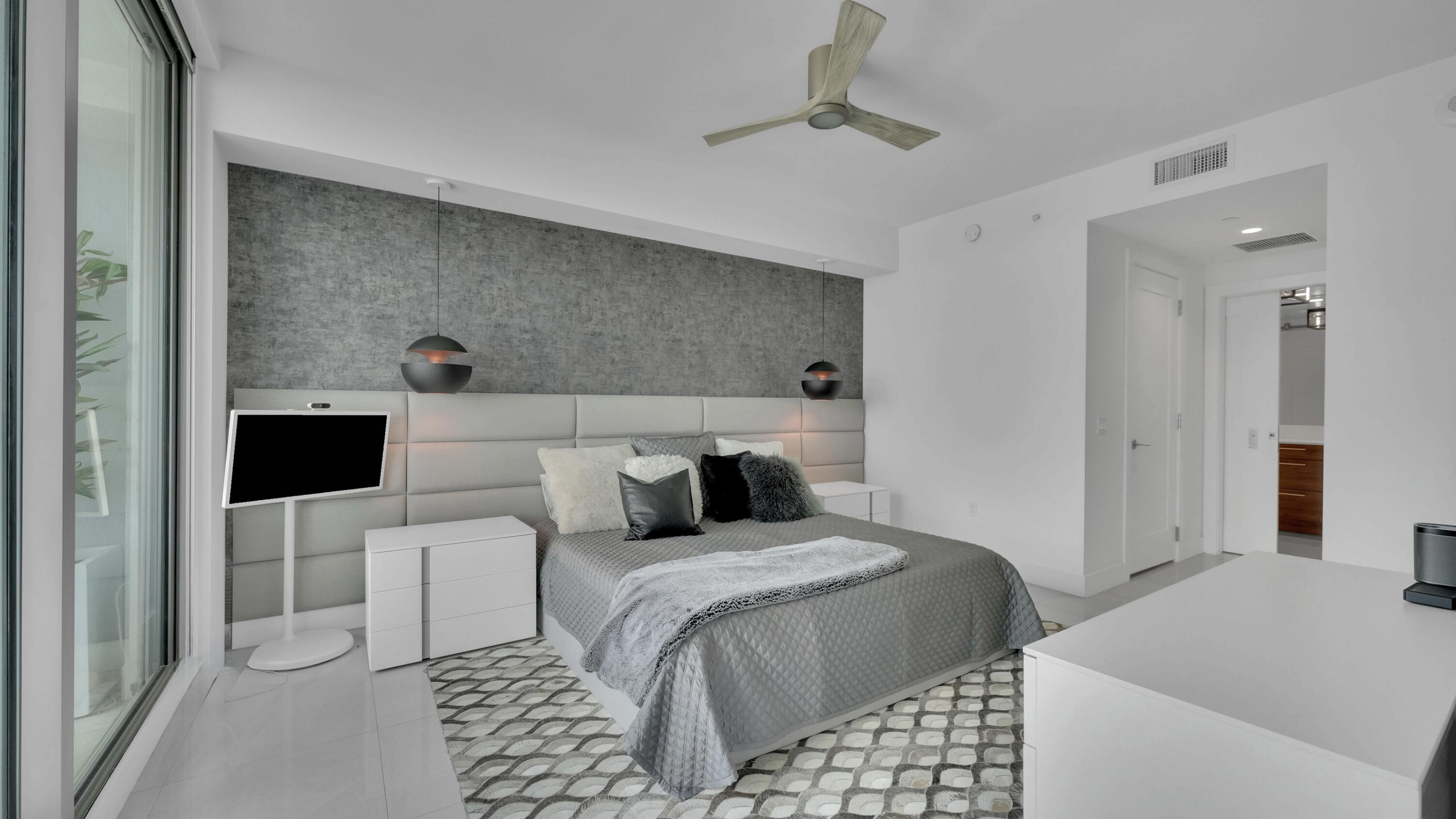 100 E Las Olas #2802 Fort Lauderdale, FL 33301