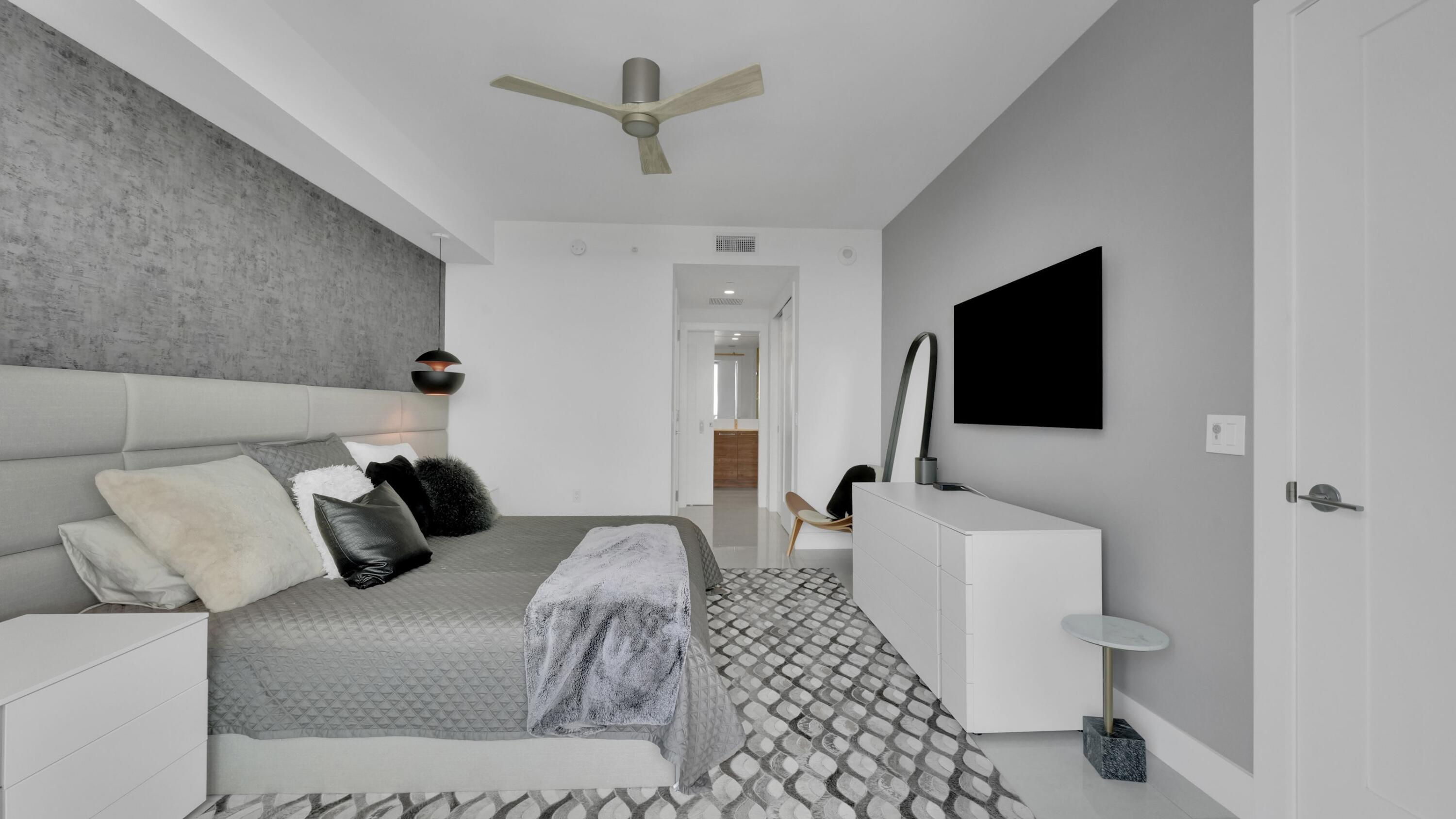 100 E Las Olas #2802 Fort Lauderdale, FL 33301