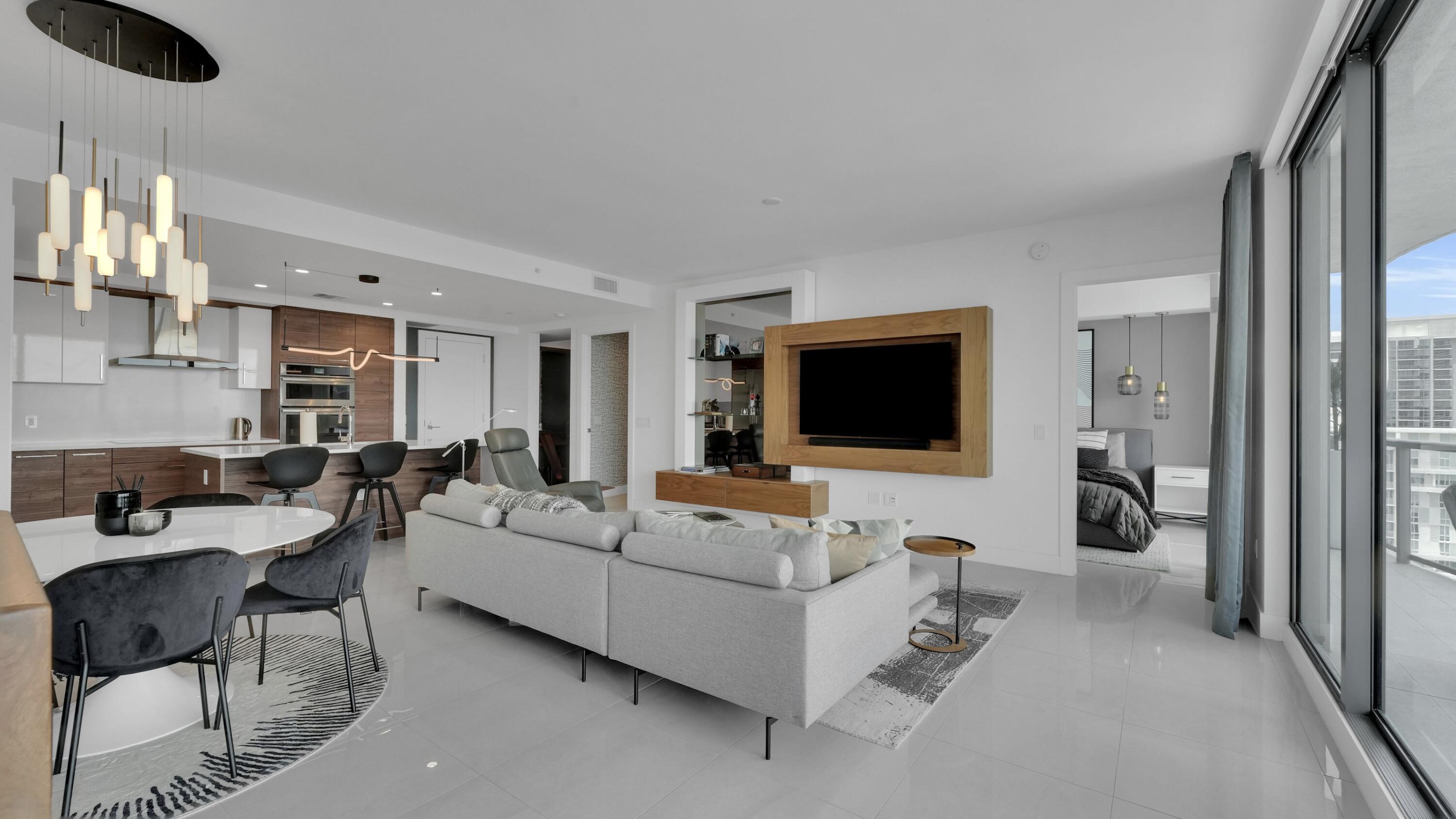 100 E Las Olas #2802 Fort Lauderdale, FL 33301