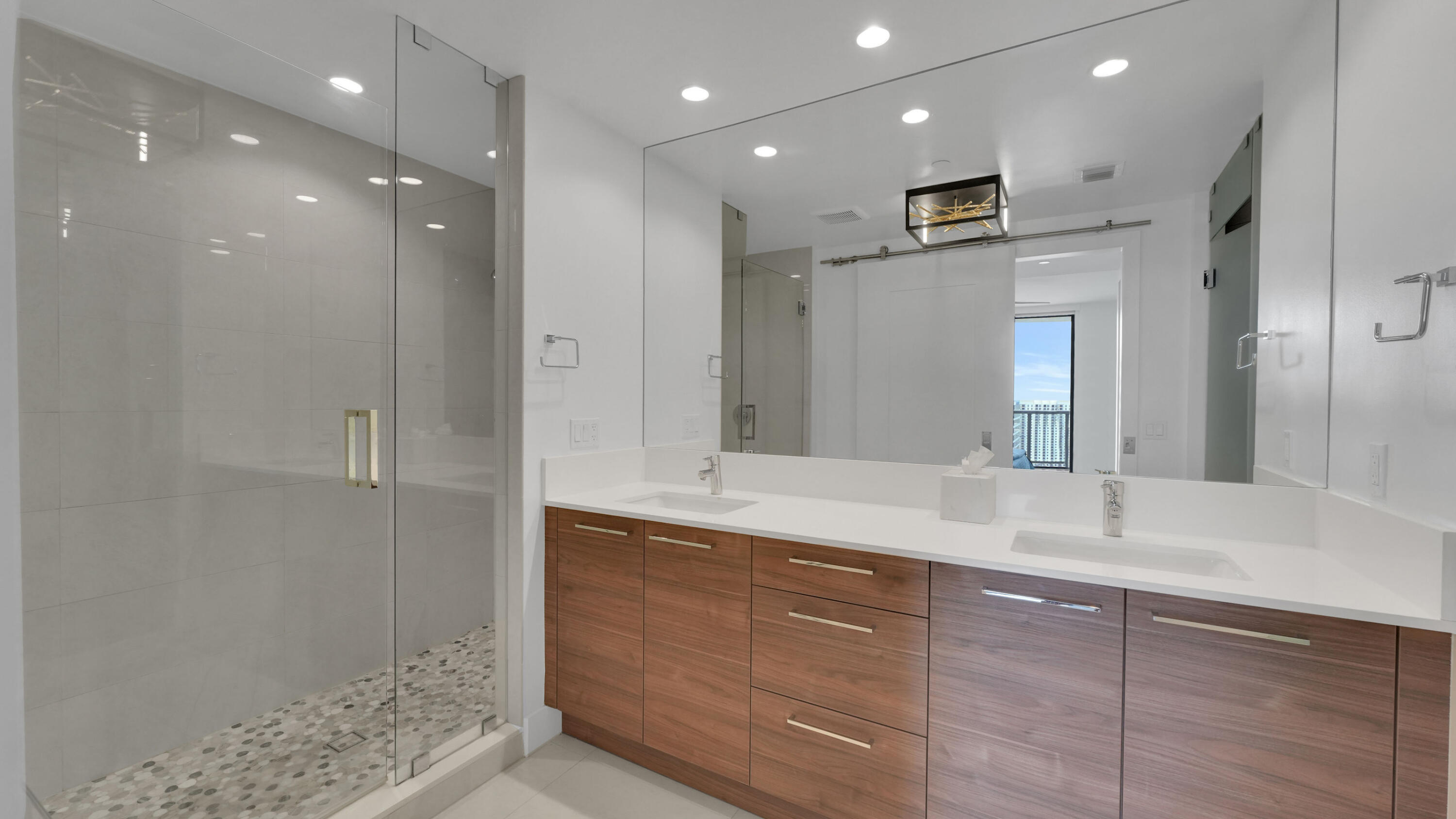 100 E Las Olas #2802 Fort Lauderdale, FL 33301