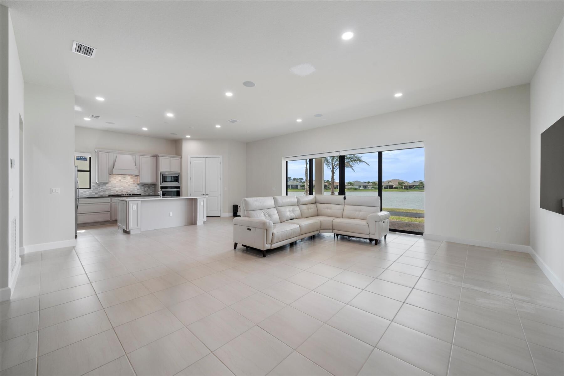 818 SE Courances Port St Lucie, FL 34984