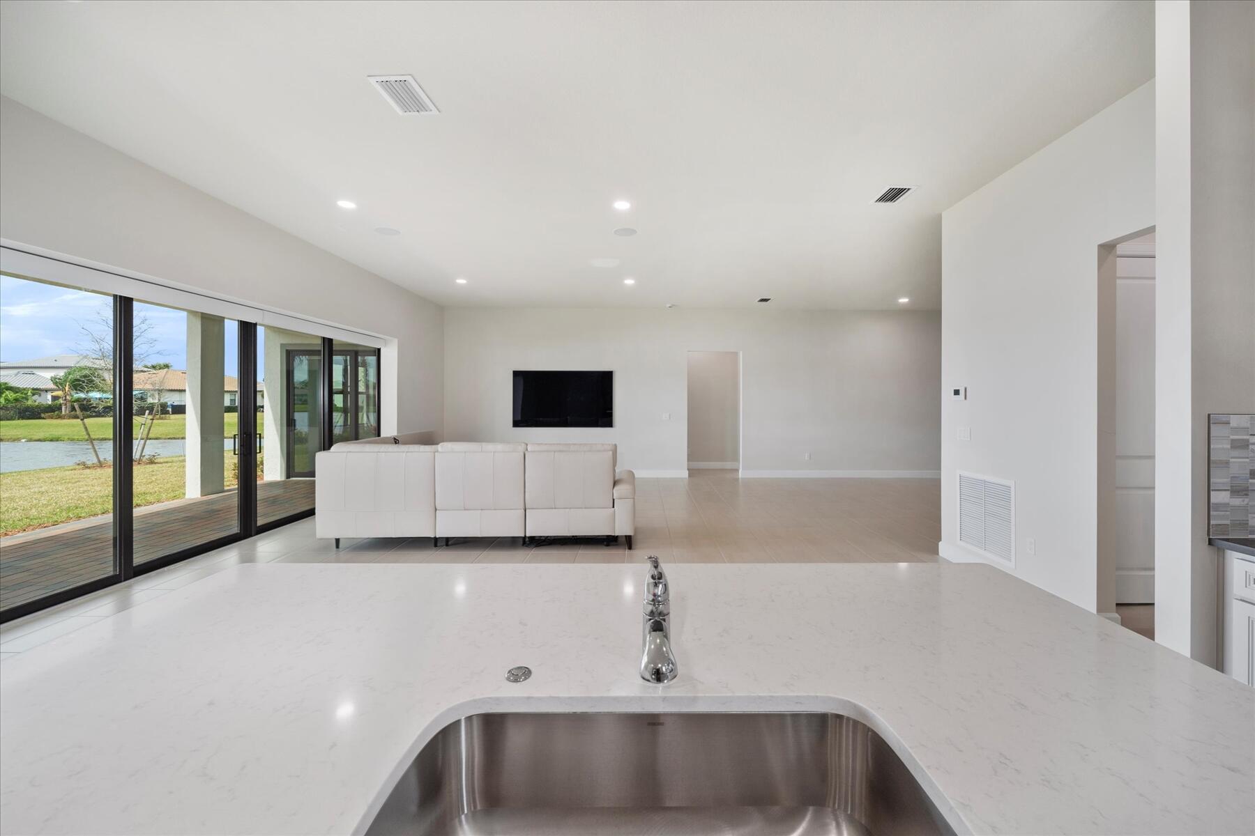 818 SE Courances Port St Lucie, FL 34984