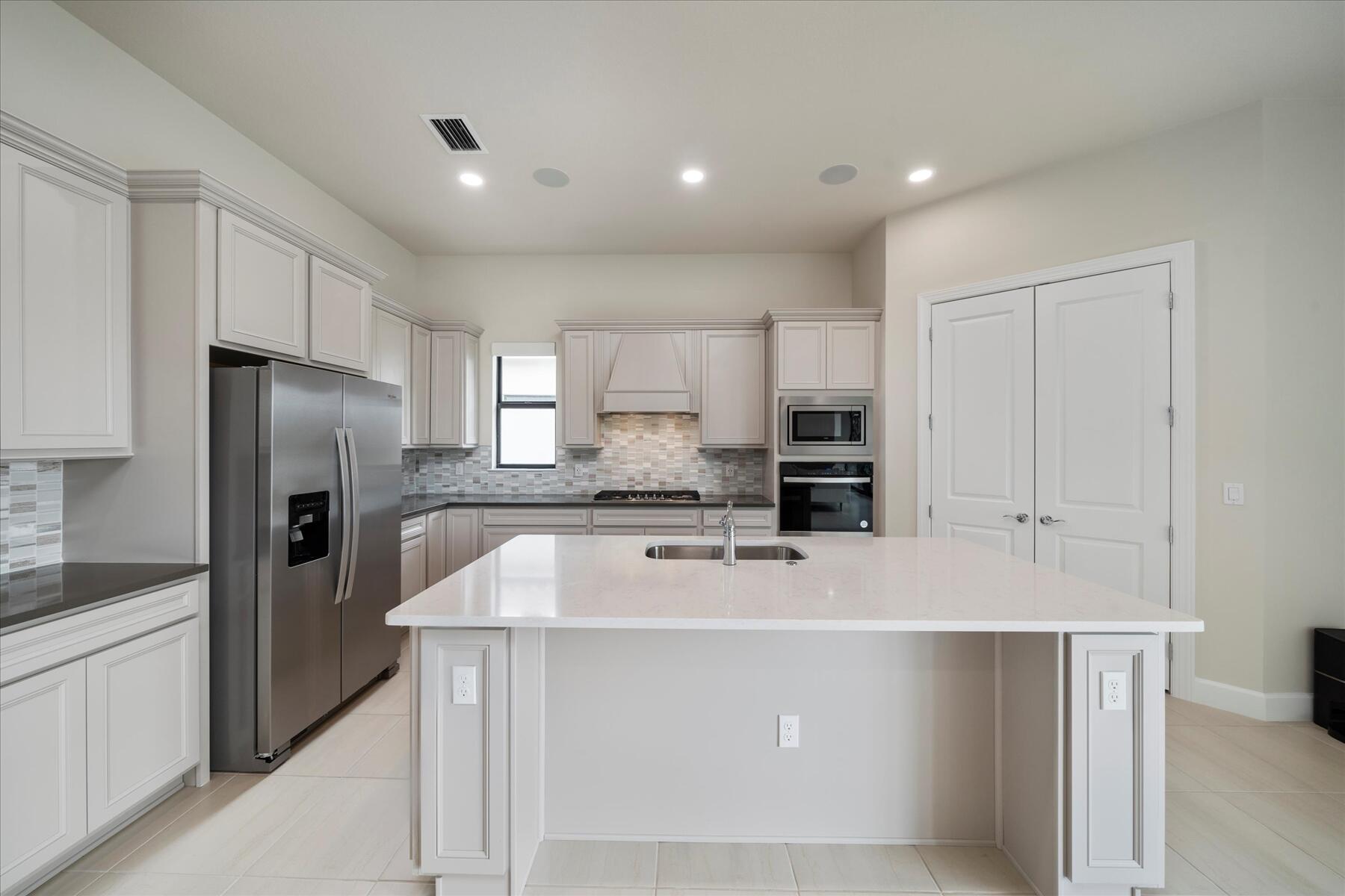 818 SE Courances Port St Lucie, FL 34984