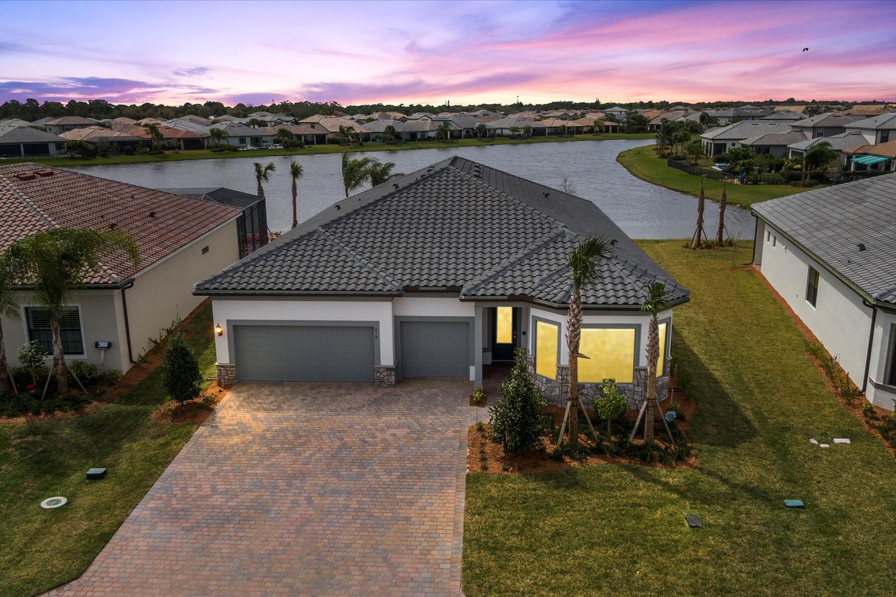 818 SE Courances Port St Lucie, FL 34984