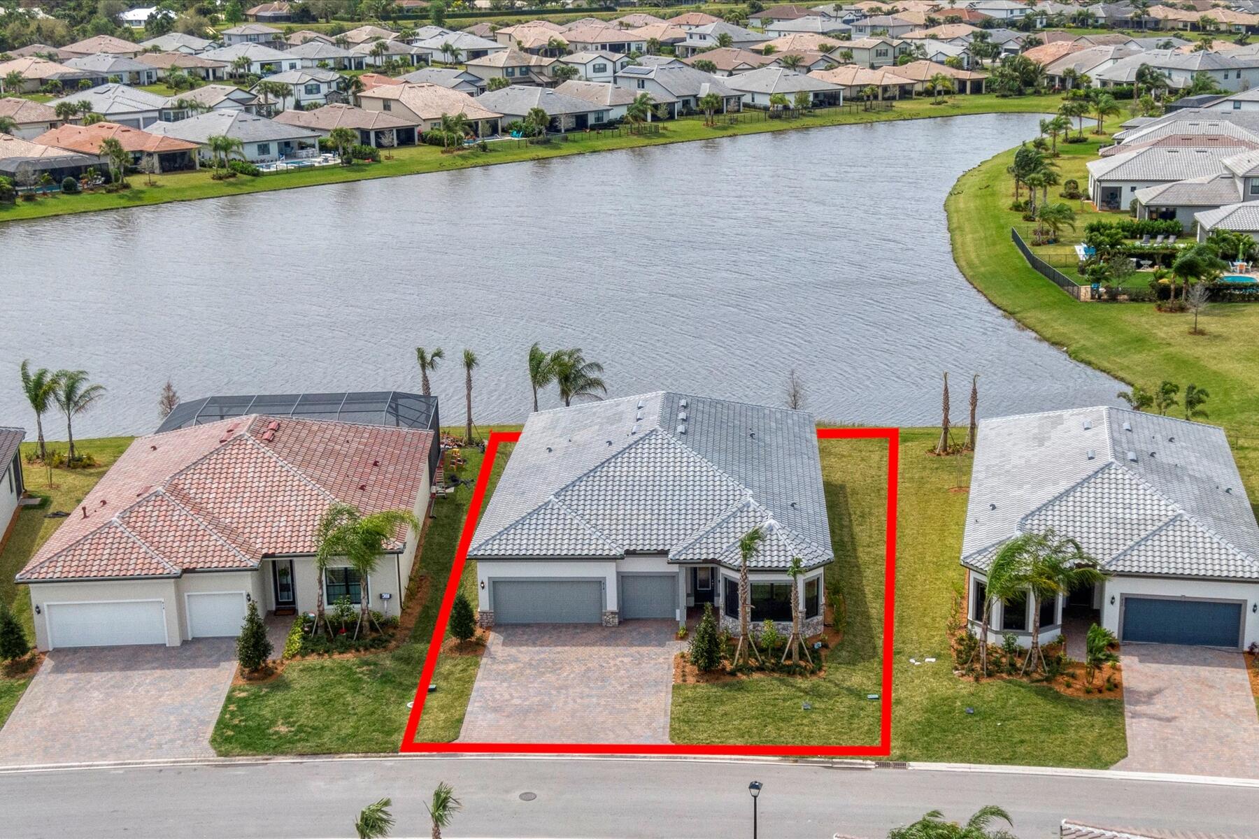 818 SE Courances Port St Lucie, FL 34984