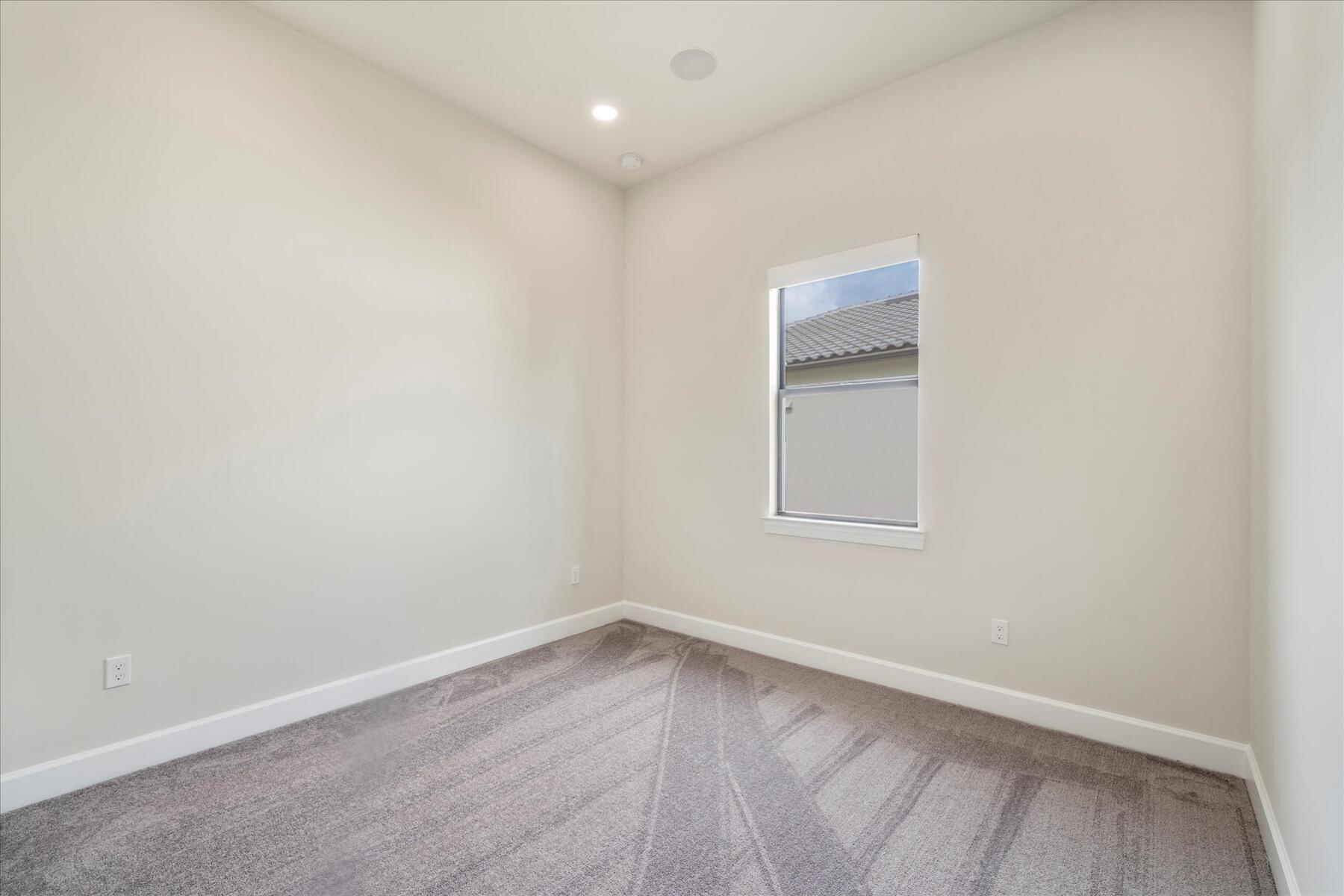 818 SE Courances Port St Lucie, FL 34984