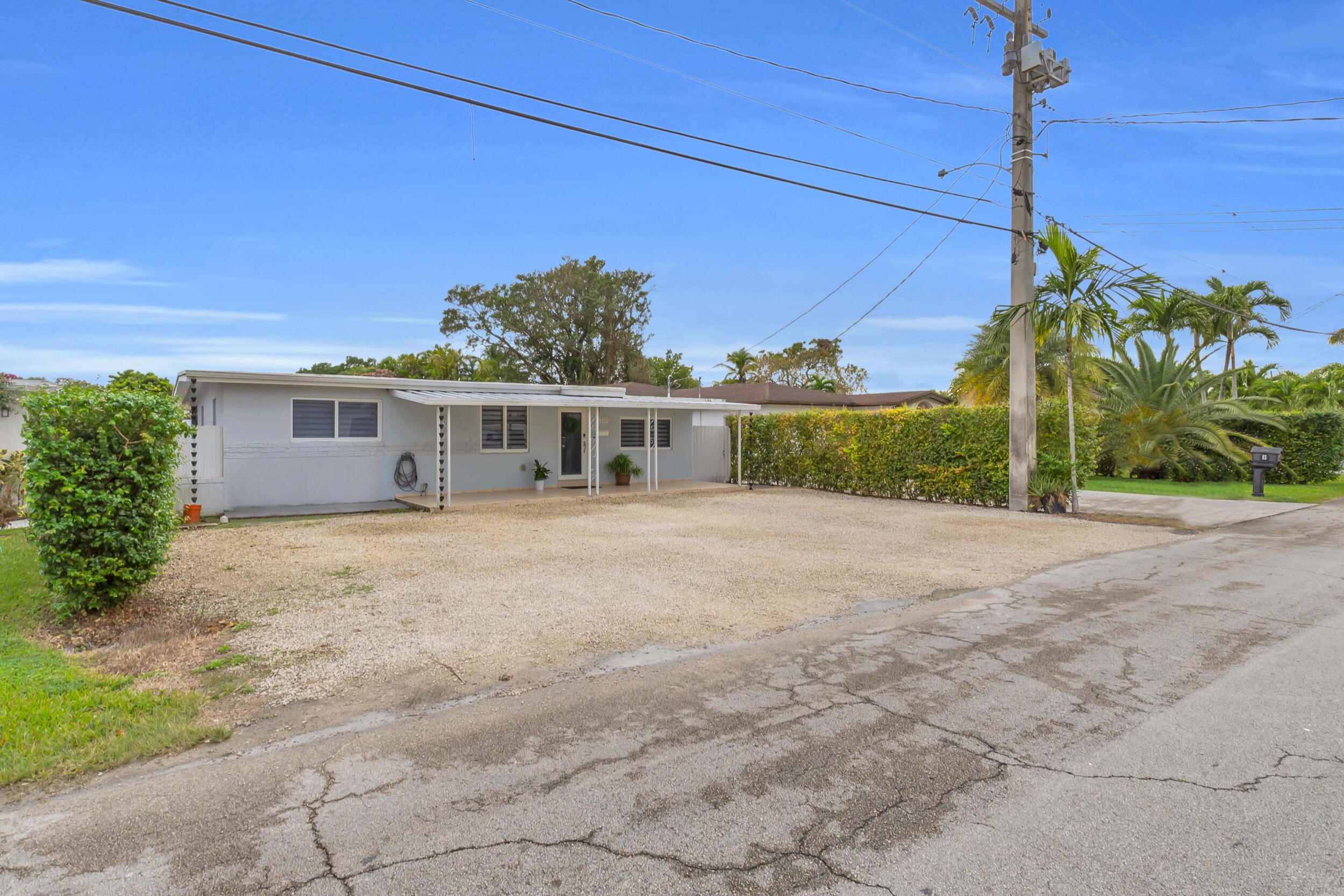 6350 SW 32nd