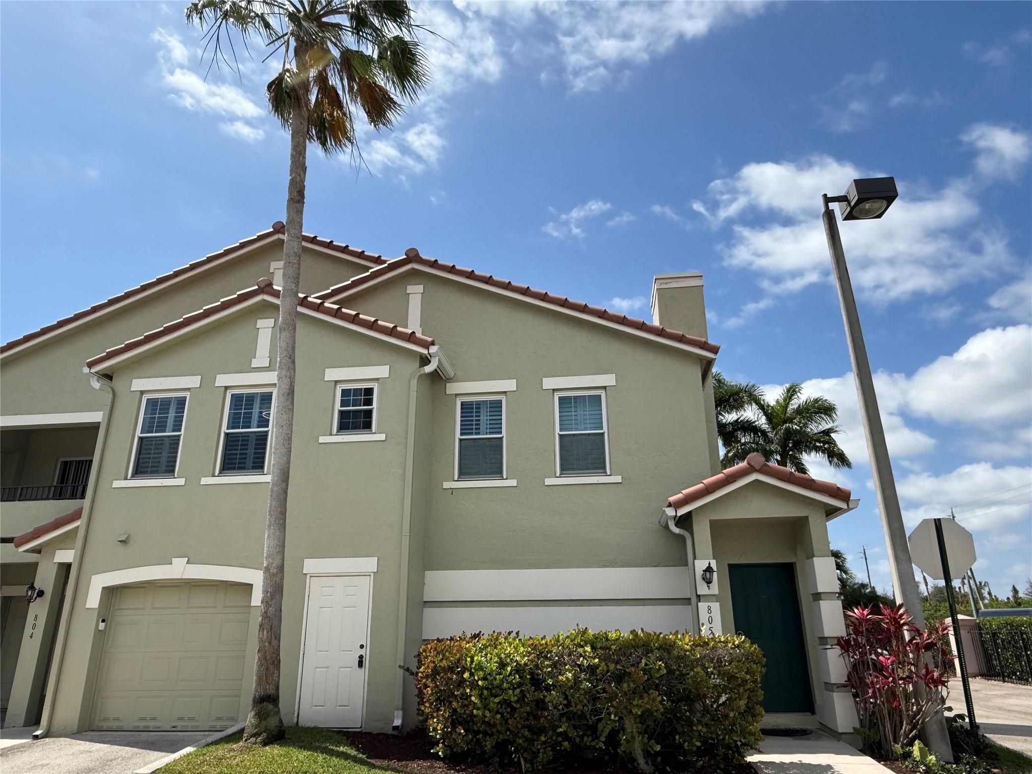 805 Belmont Pl #805