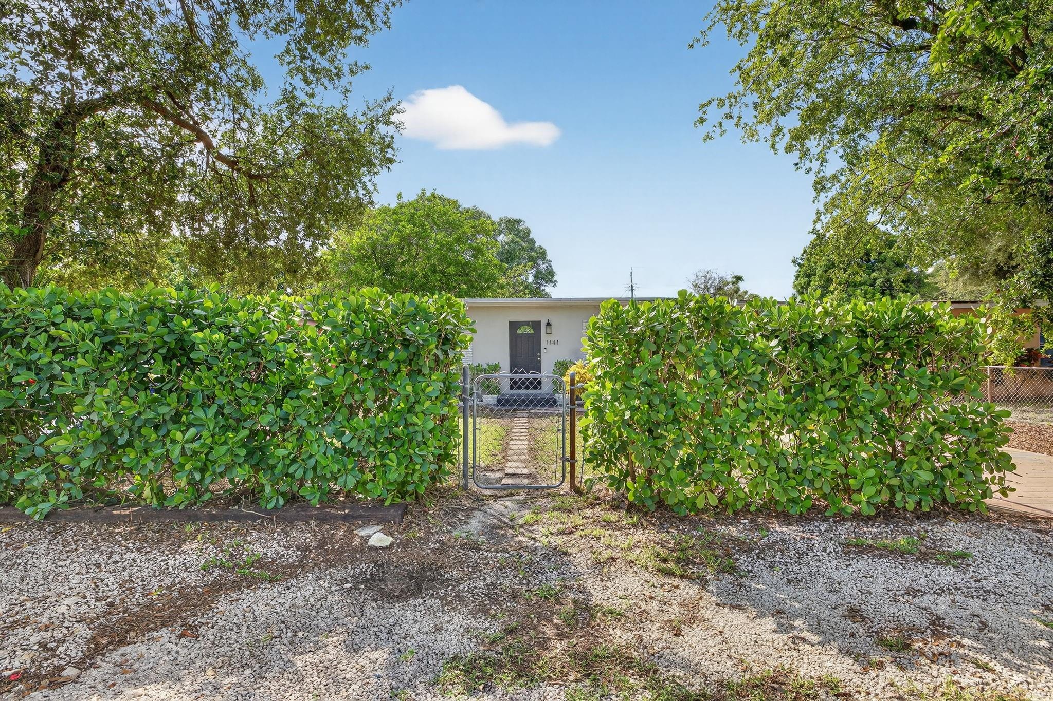 1141 SW 25th Ave