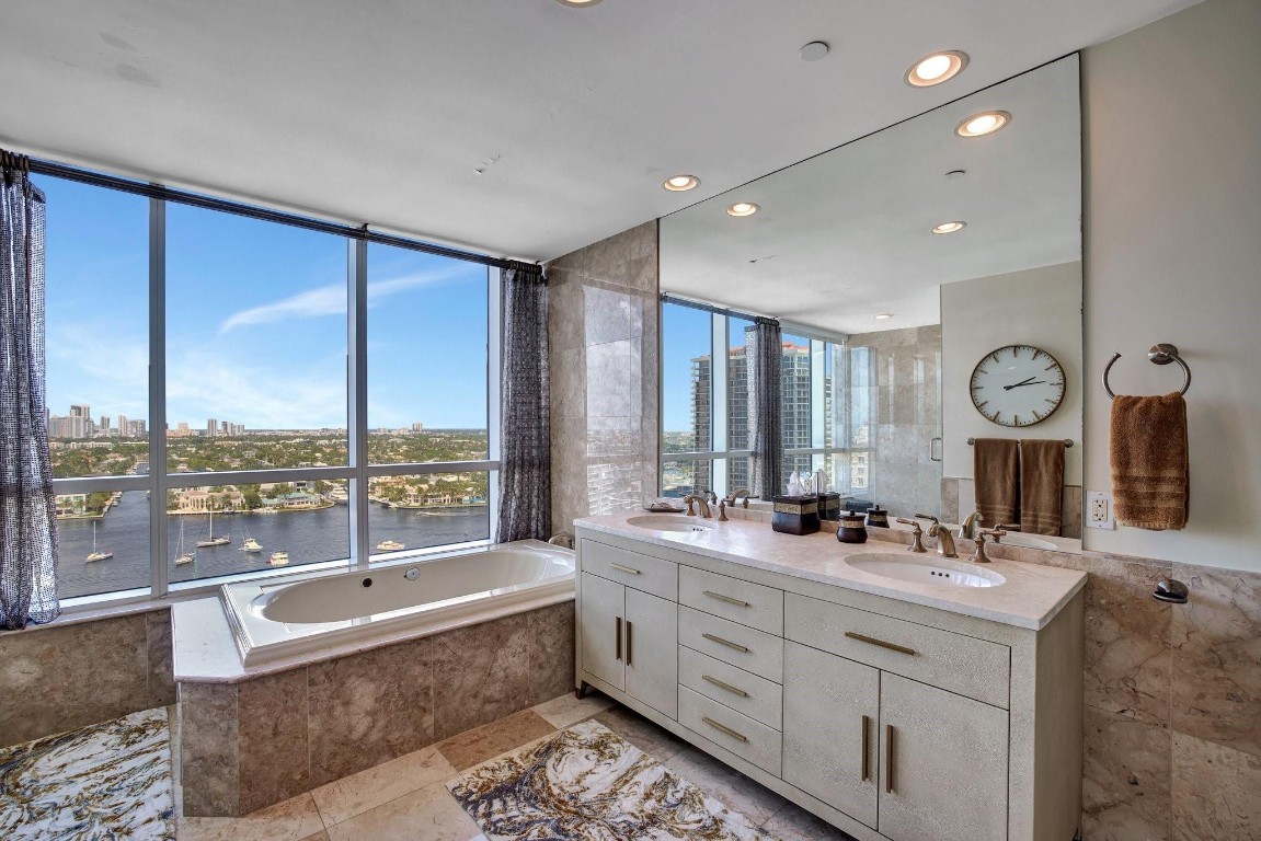 1 N Fort Lauderdale Bch #1801 / 1808 Fort Lauderdale, FL 33304