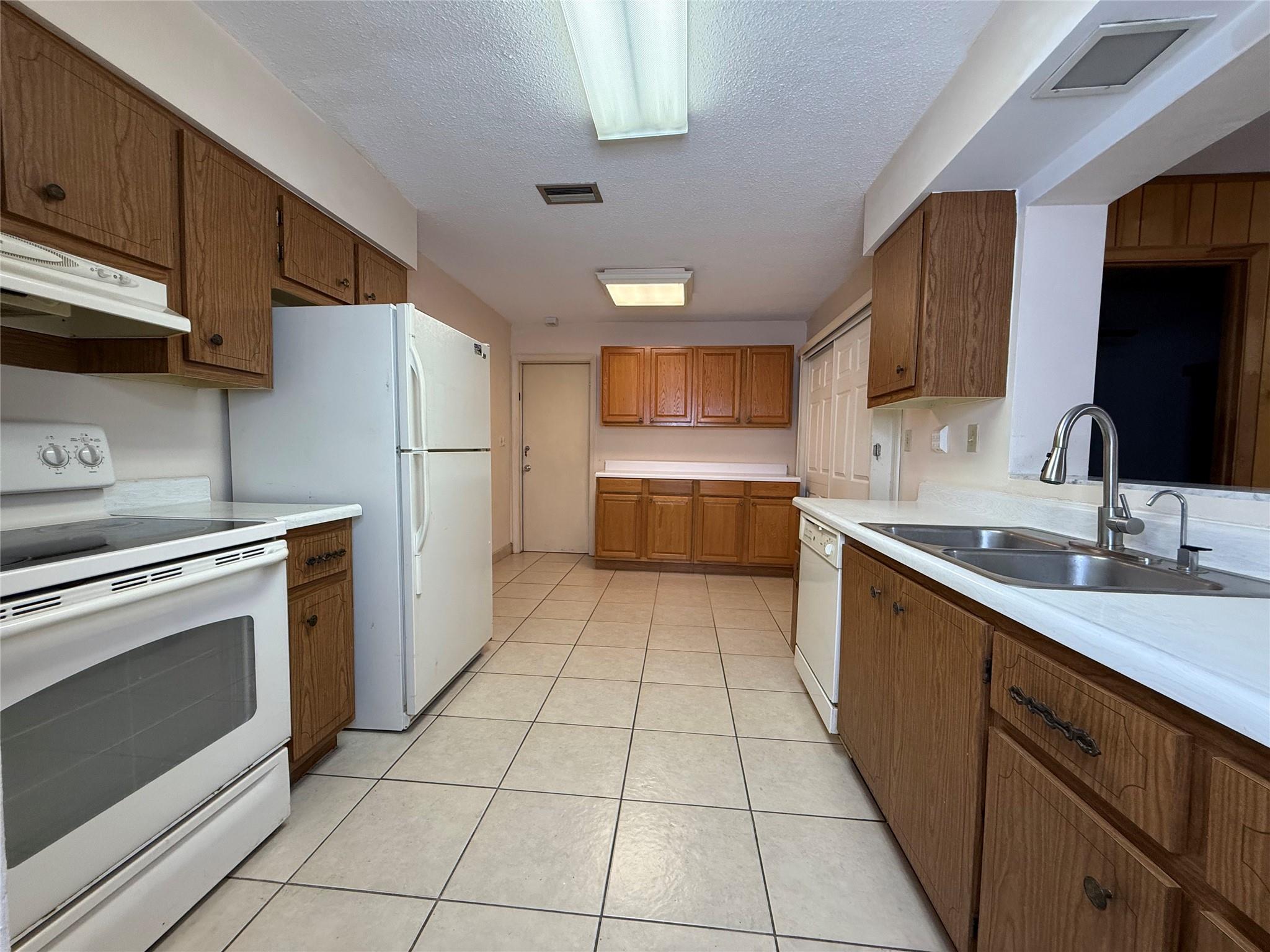 7508 NW 67th Ave Tamarac, FL 33321