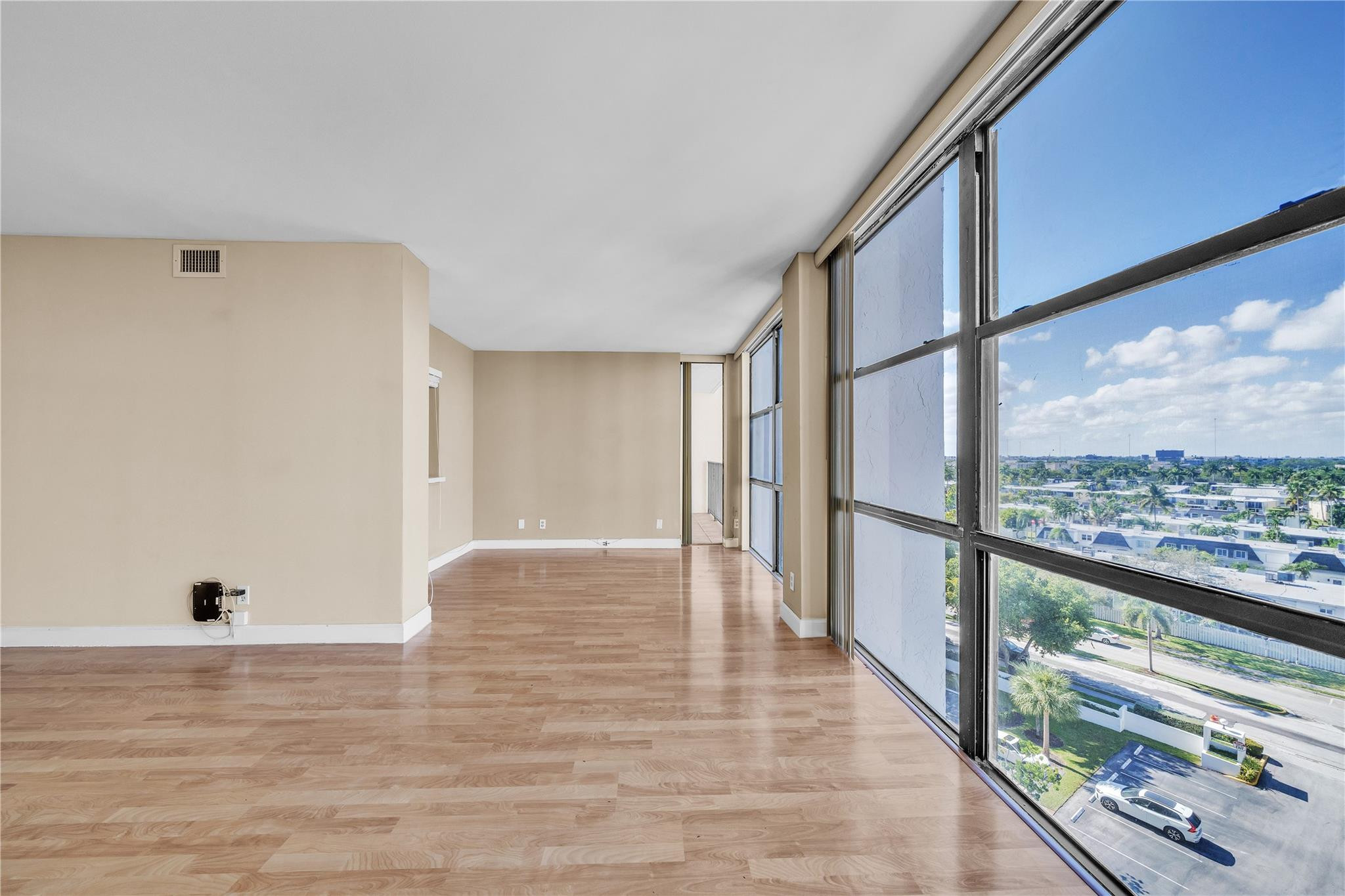 1000 Parkview Dr #925 Hallandale Beach, FL 33009