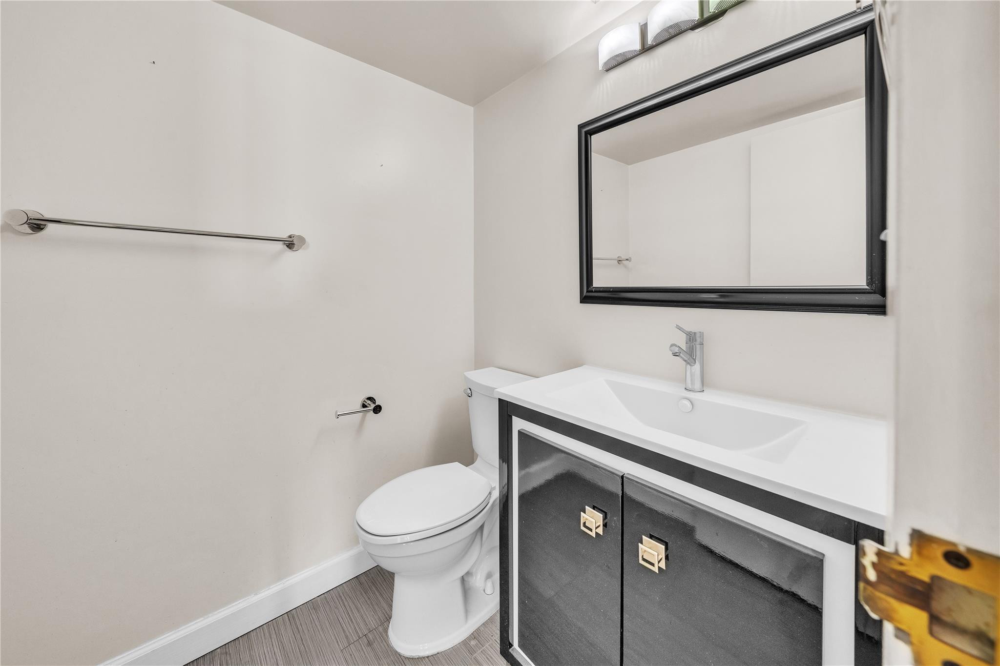 1000 Parkview Dr #925 Hallandale Beach, FL 33009