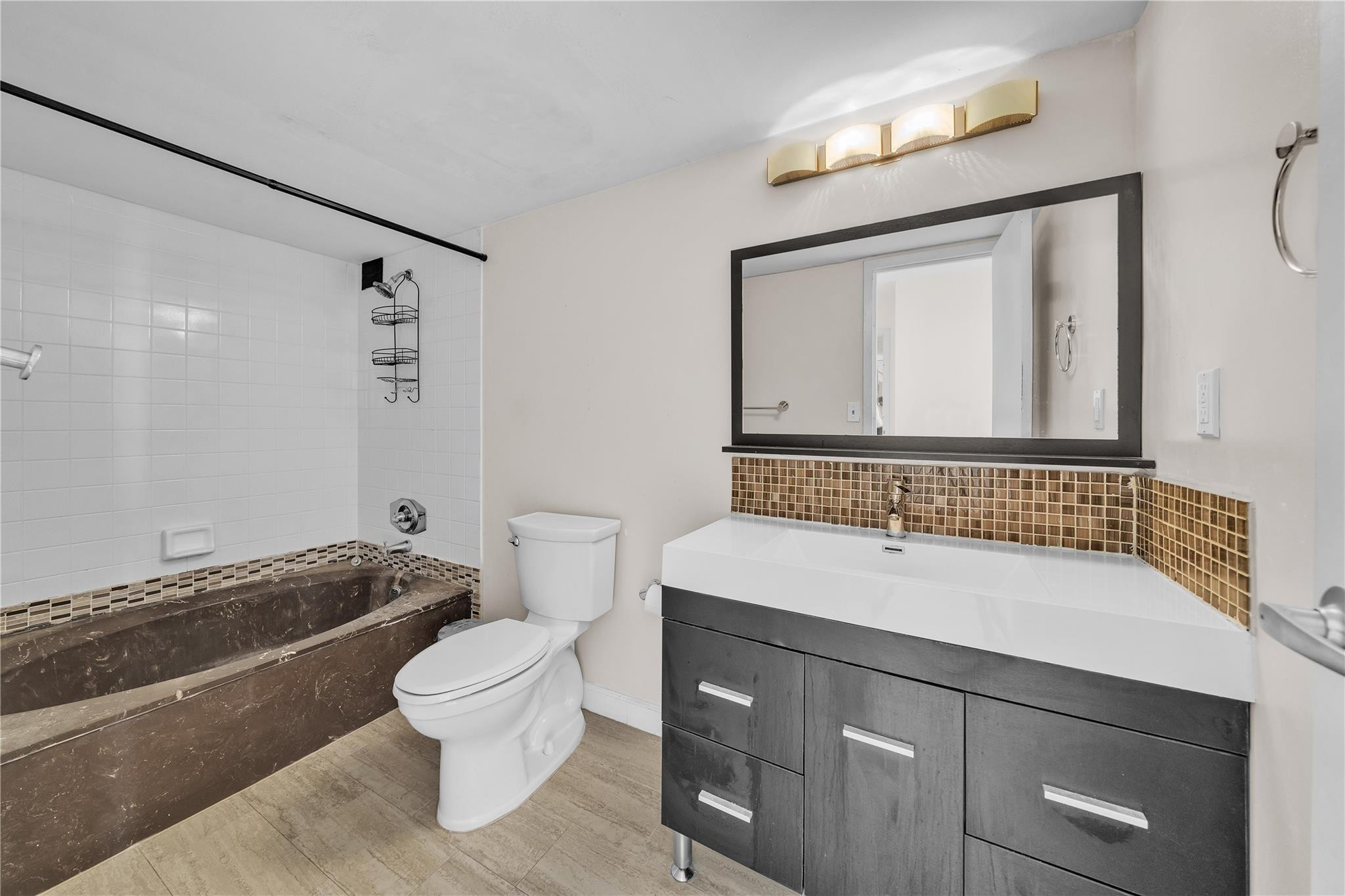 1000 Parkview Dr #925 Hallandale Beach, FL 33009