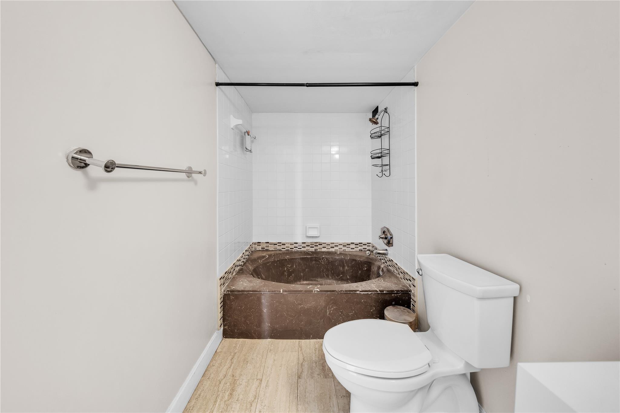 1000 Parkview Dr #925 Hallandale Beach, FL 33009