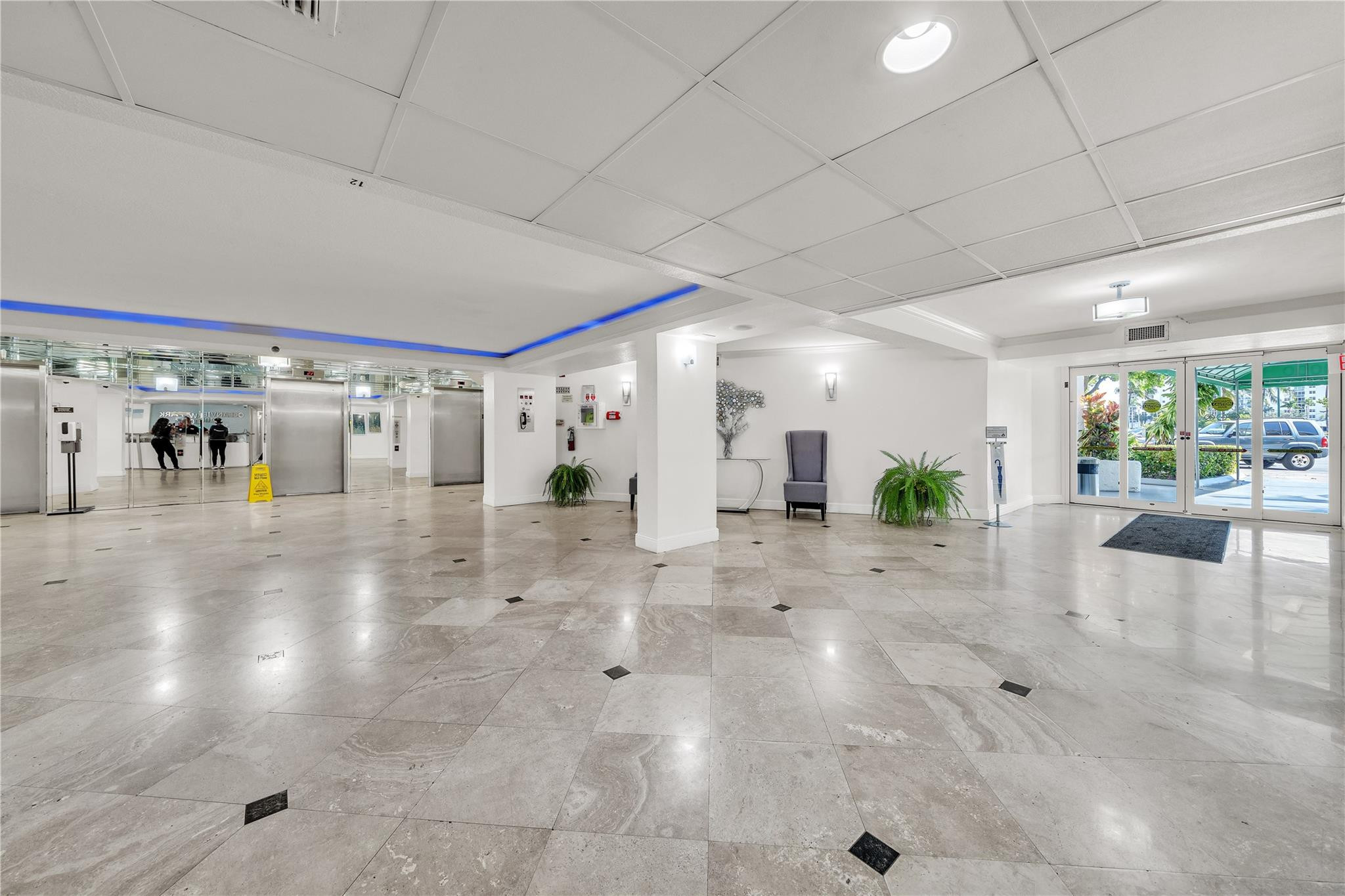 1000 Parkview Dr #925 Hallandale Beach, FL 33009