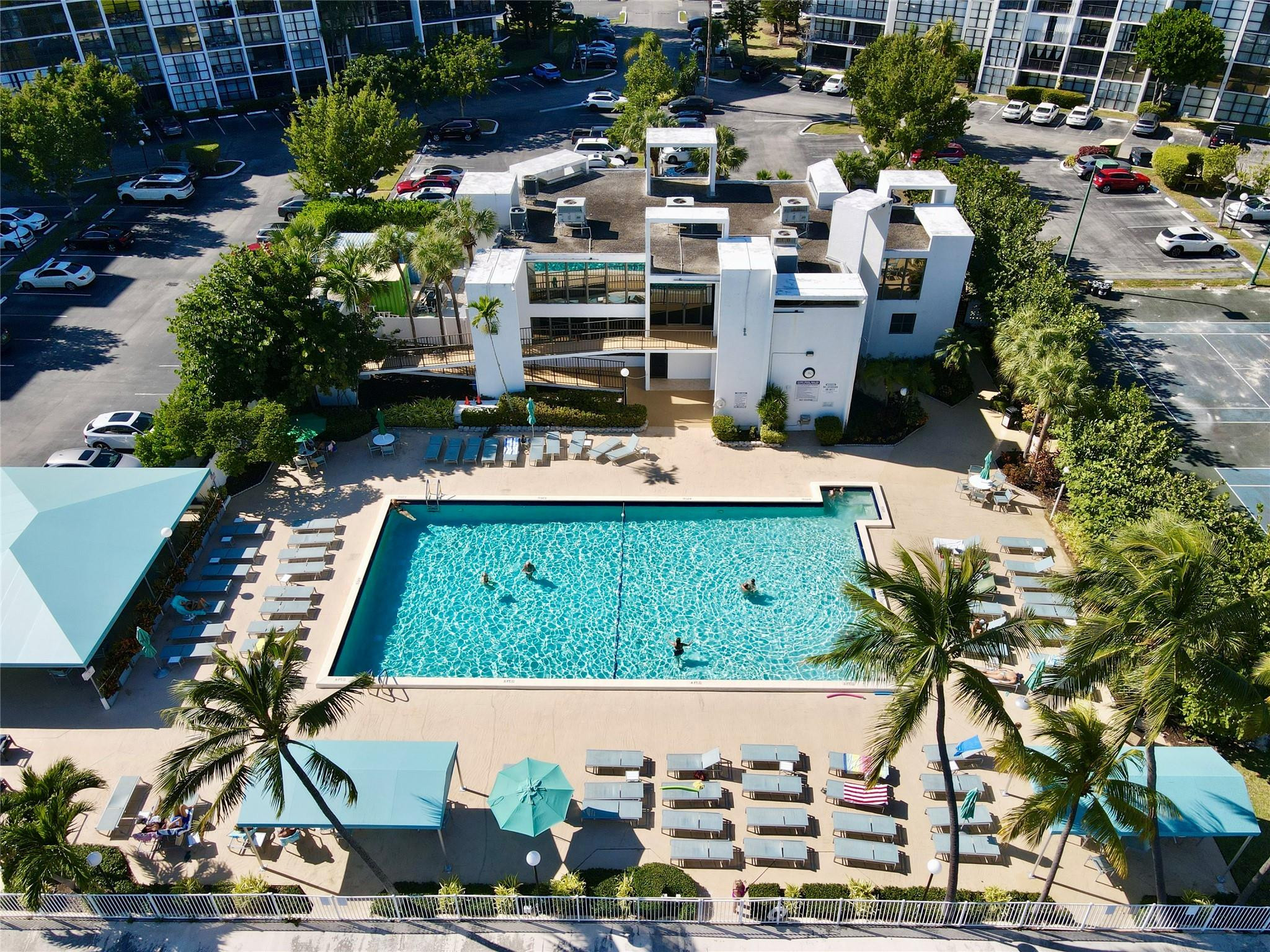 1000 Parkview Dr #925 Hallandale Beach, FL 33009