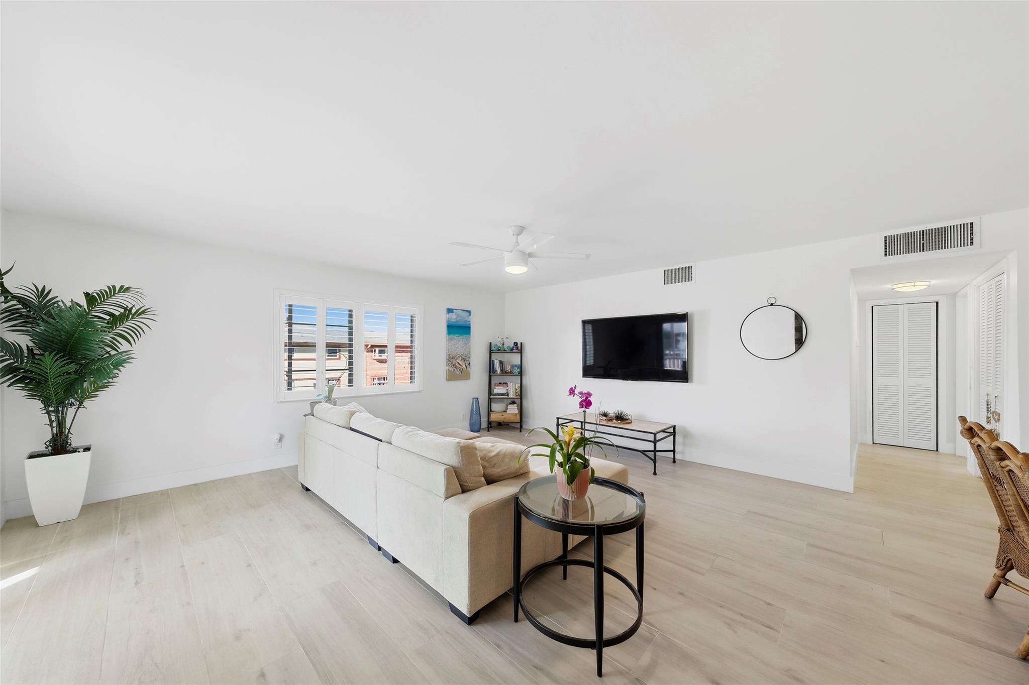 1450 N Riverside Dr #201