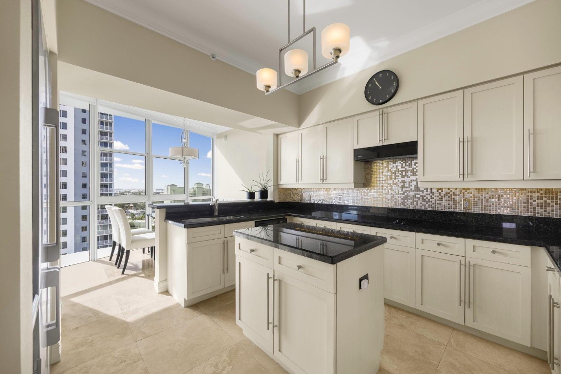 111 SE 8th #PH-1701 Fort Lauderdale, FL 33301