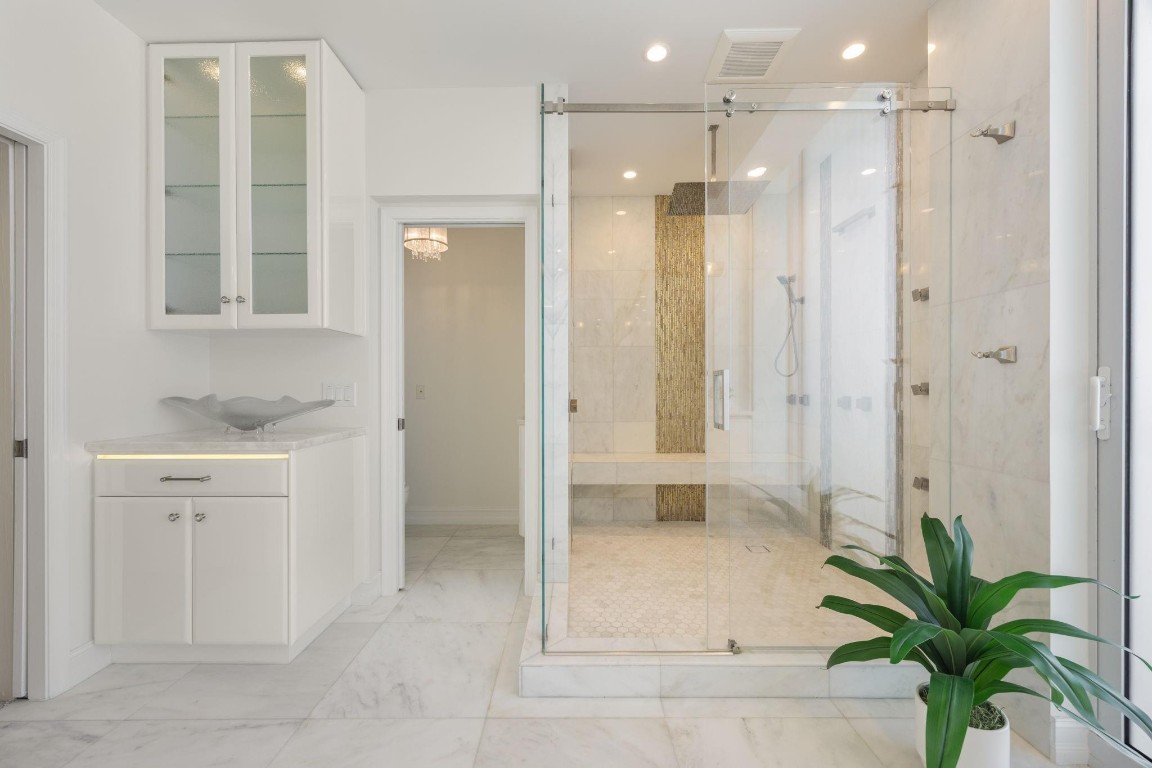 111 SE 8th #PH-1701 Fort Lauderdale, FL 33301