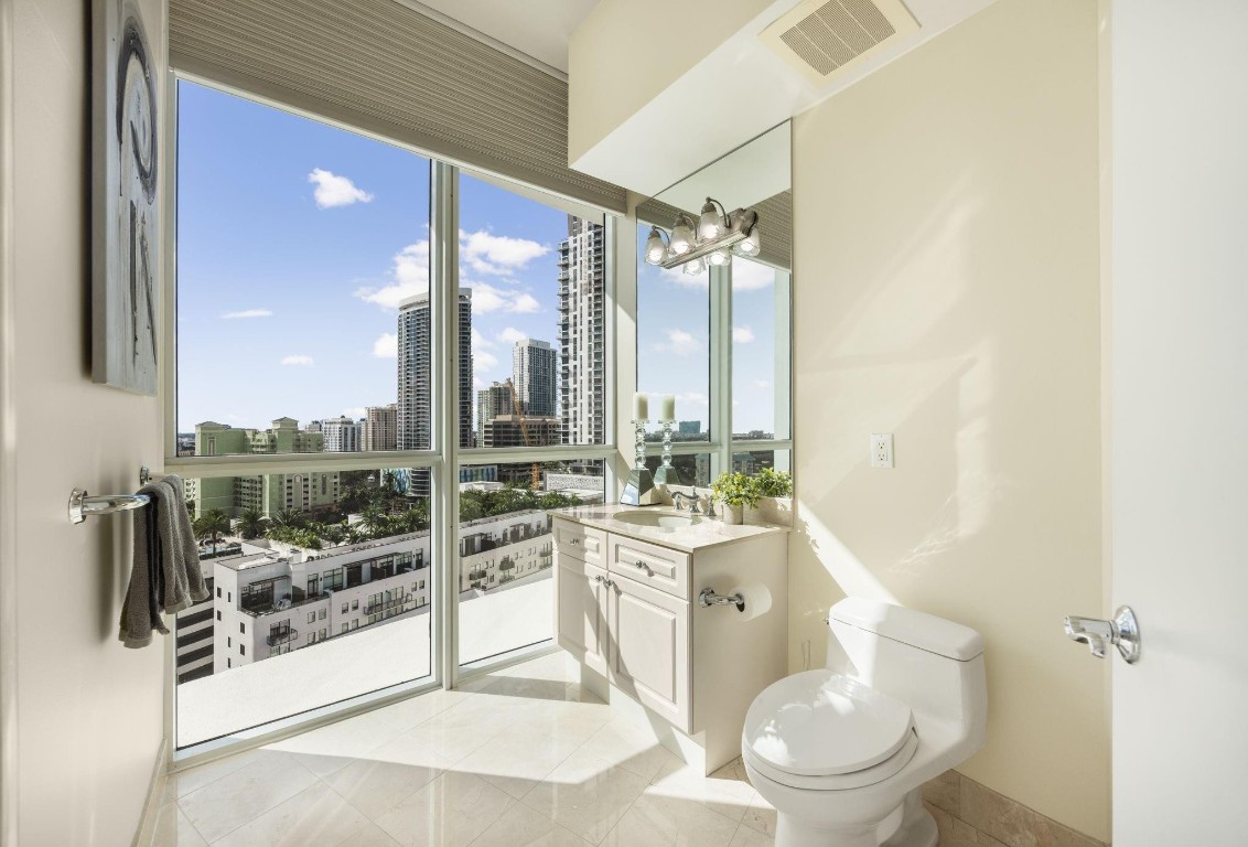 111 SE 8th #PH-1701 Fort Lauderdale, FL 33301