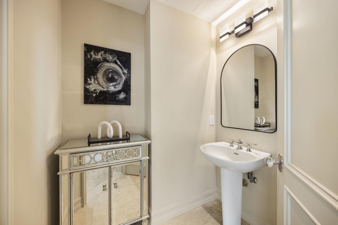 111 SE 8th #PH-1701 Fort Lauderdale, FL 33301