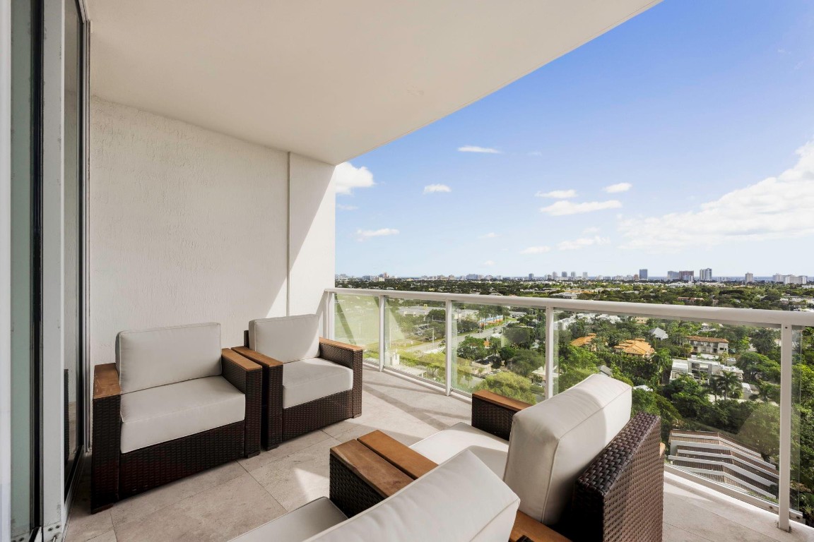 111 SE 8th #PH-1701 Fort Lauderdale, FL 33301