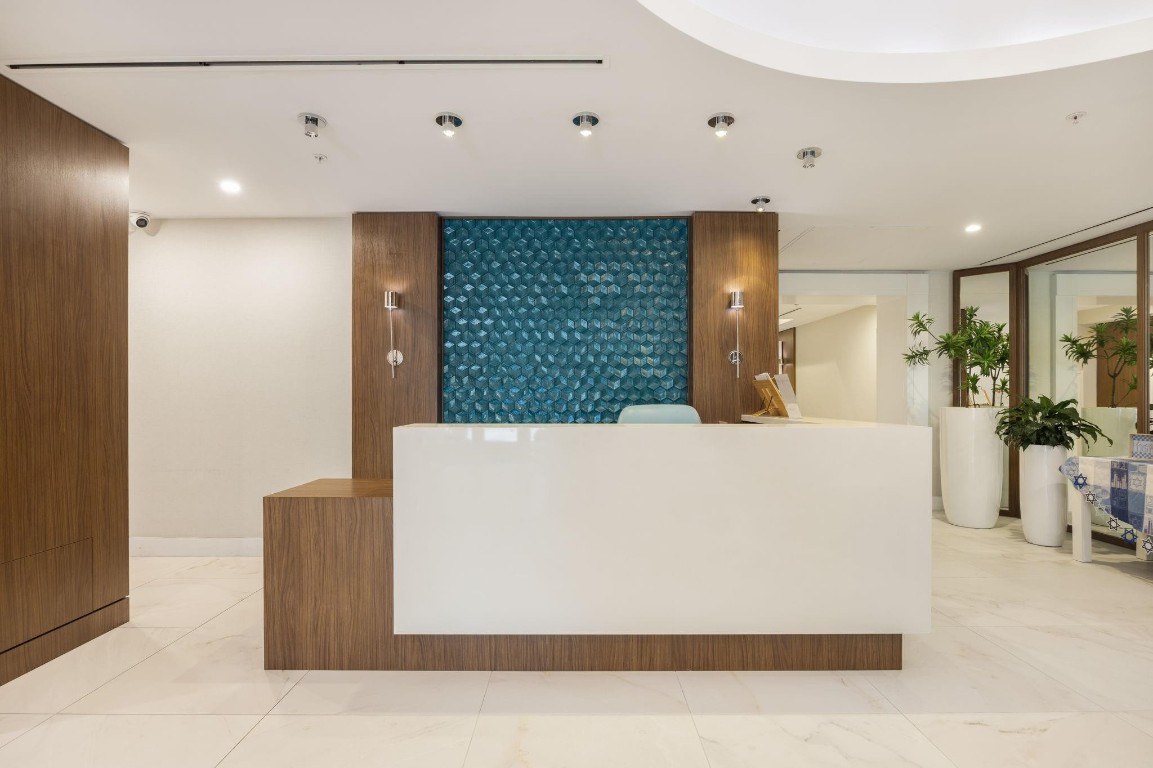 111 SE 8th #PH-1701 Fort Lauderdale, FL 33301