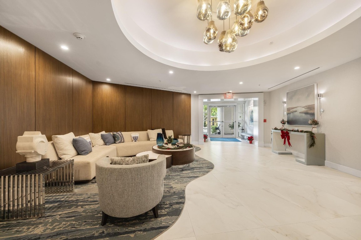 111 SE 8th #PH-1701 Fort Lauderdale, FL 33301