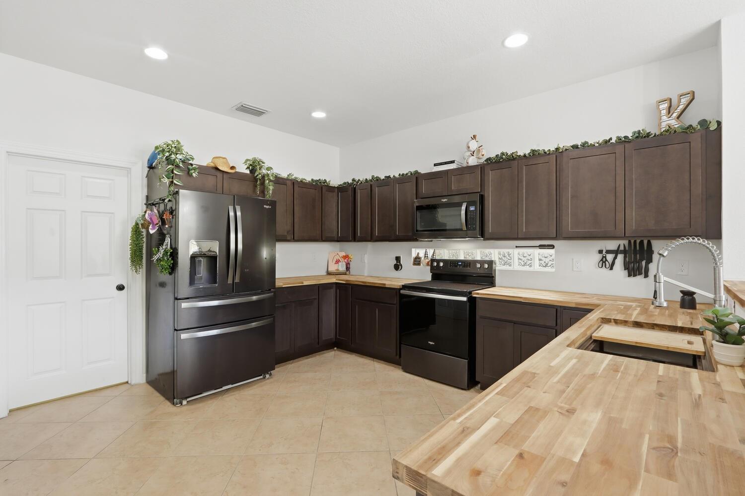 1085 Center Stone Ln Riviera Beach, FL 33404