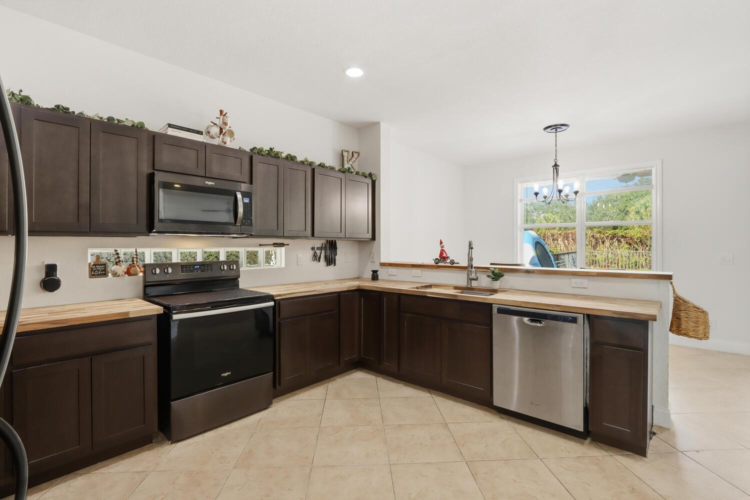 1085 Center Stone Ln Riviera Beach, FL 33404