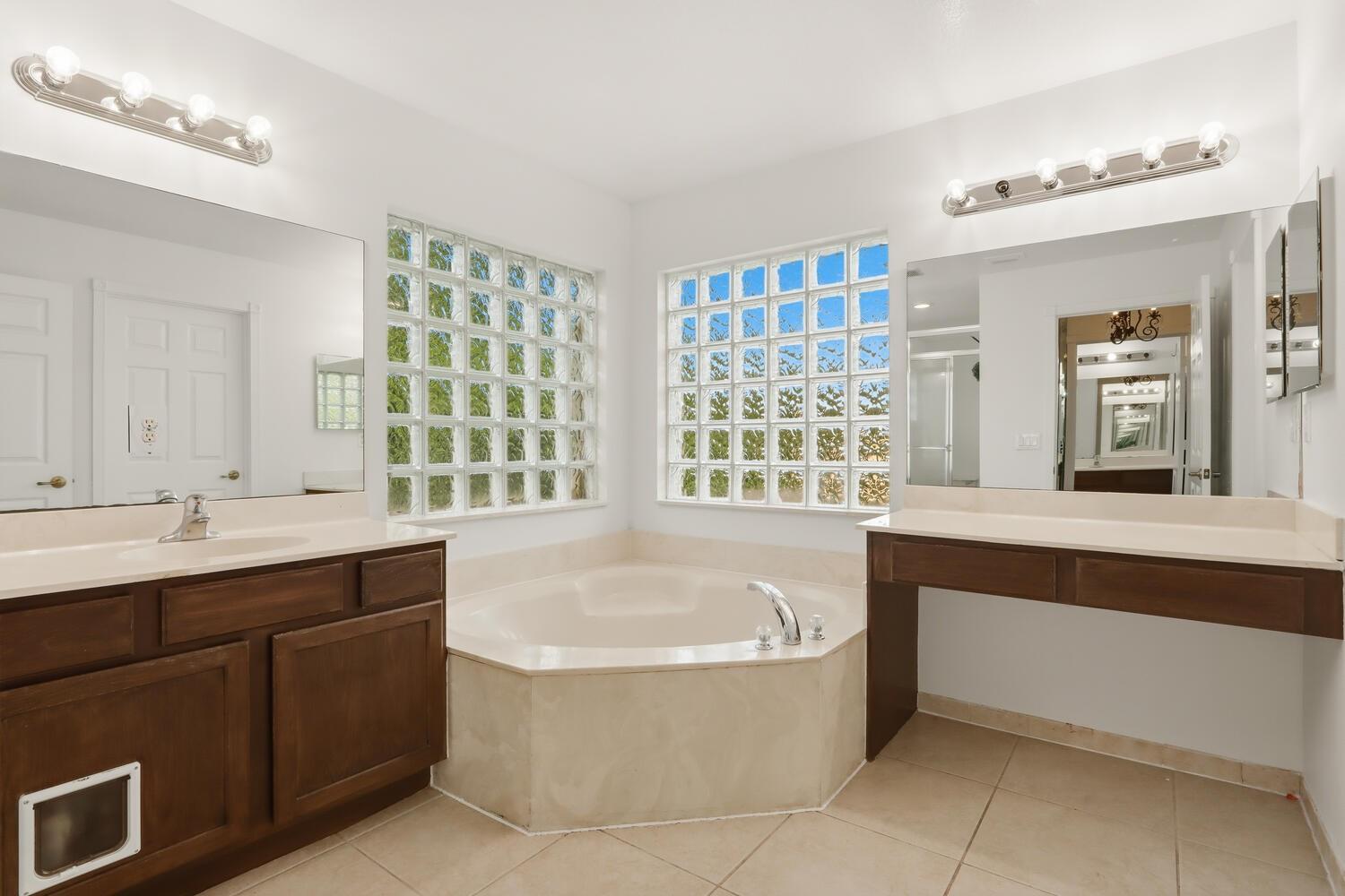 1085 Center Stone Ln Riviera Beach, FL 33404