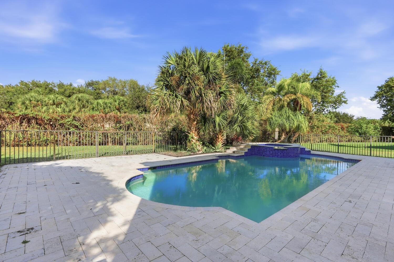 1085 Center Stone Ln Riviera Beach, FL 33404