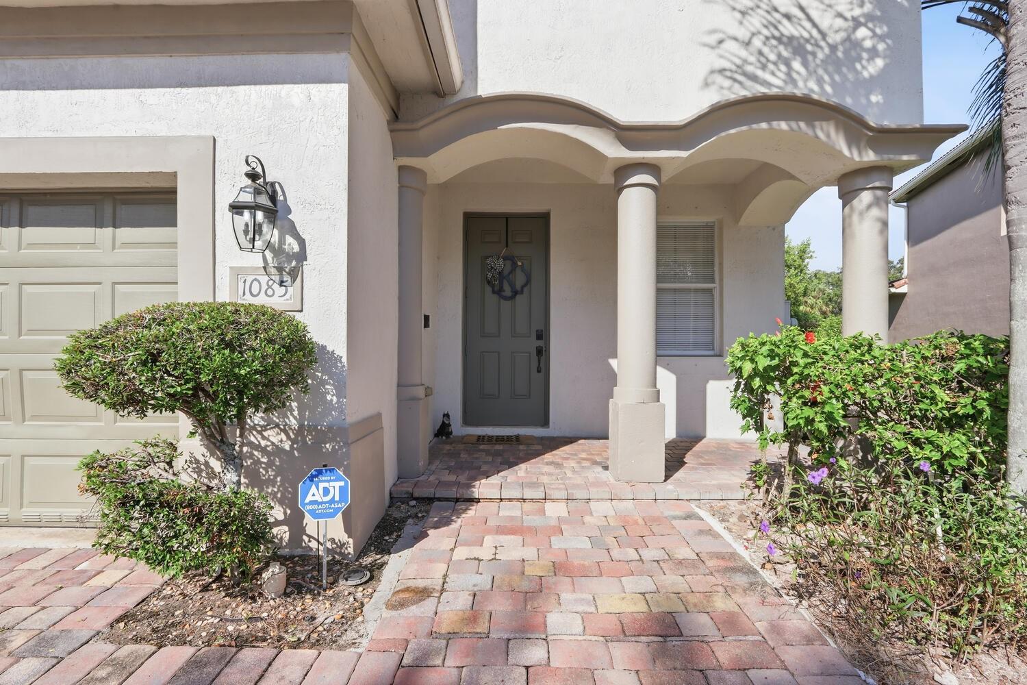 1085 Center Stone Ln Riviera Beach, FL 33404