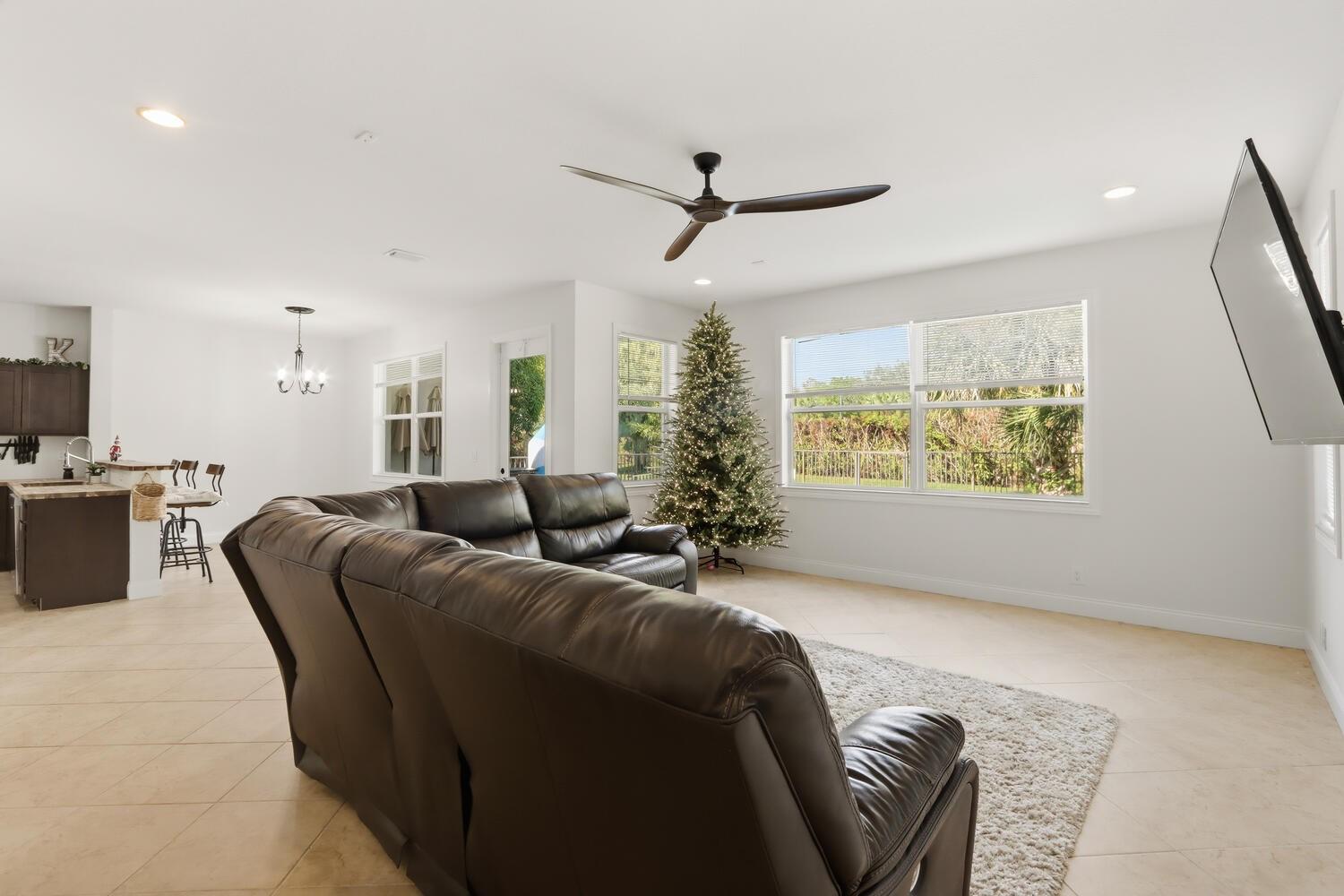 1085 Center Stone Ln Riviera Beach, FL 33404