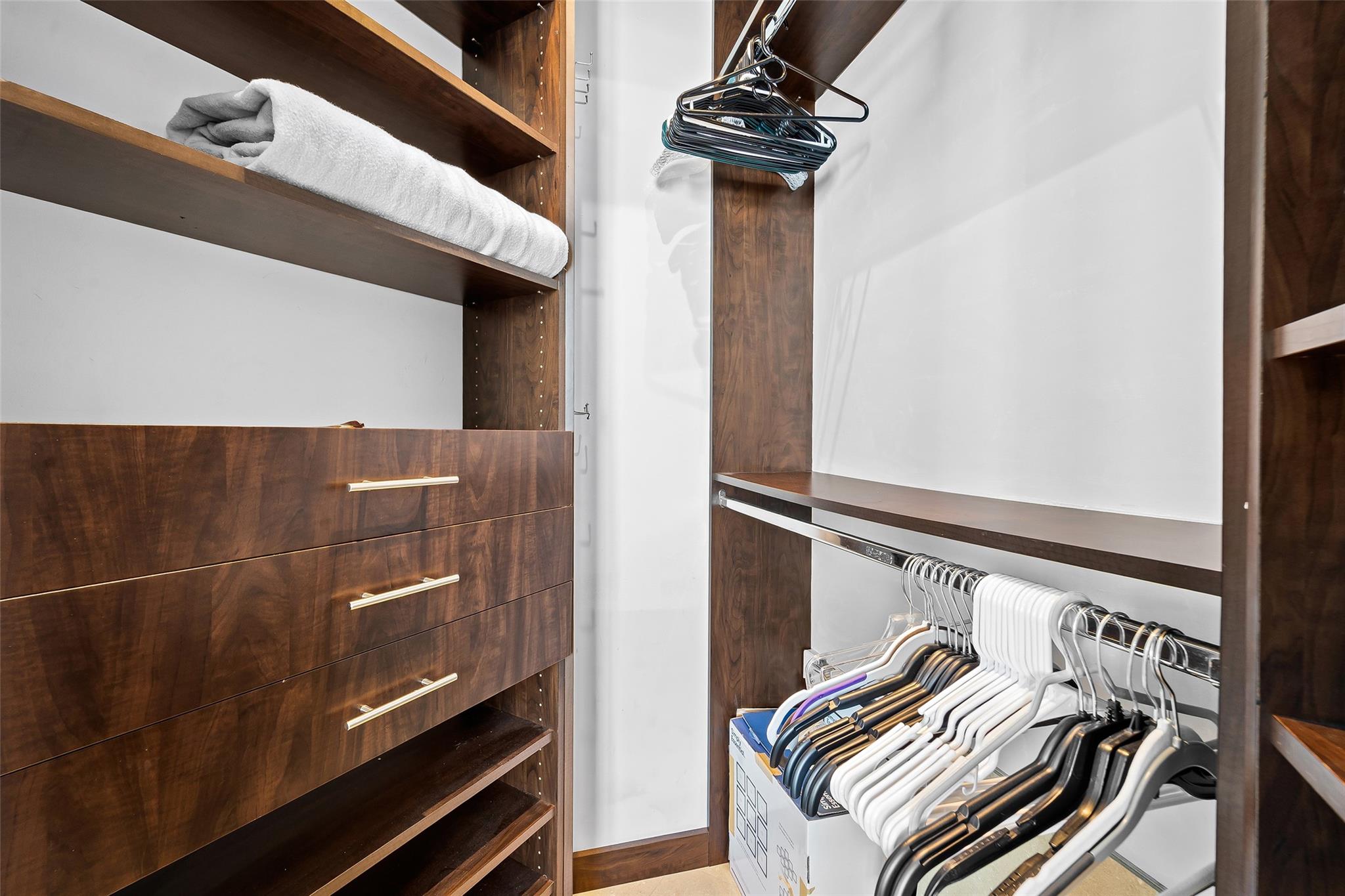 185 SW 7th St #4403 Miami, FL 33130