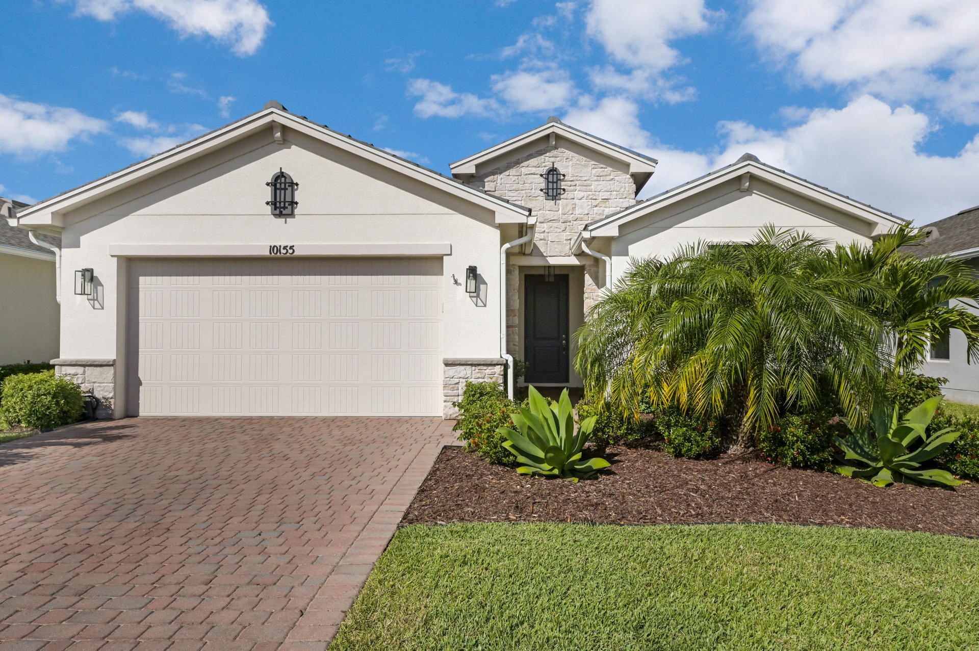 10155 SW Indian Lilac Trail