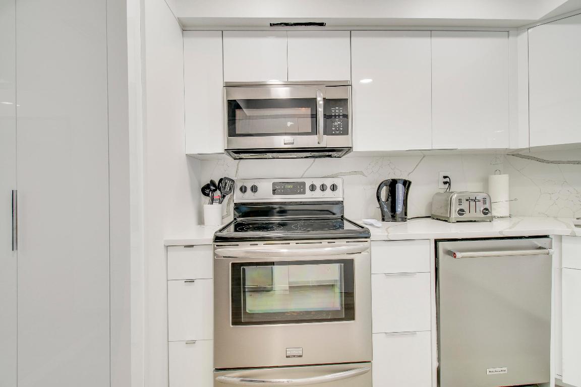 2000 Presidential #1401 West Palm Beach, FL 33401