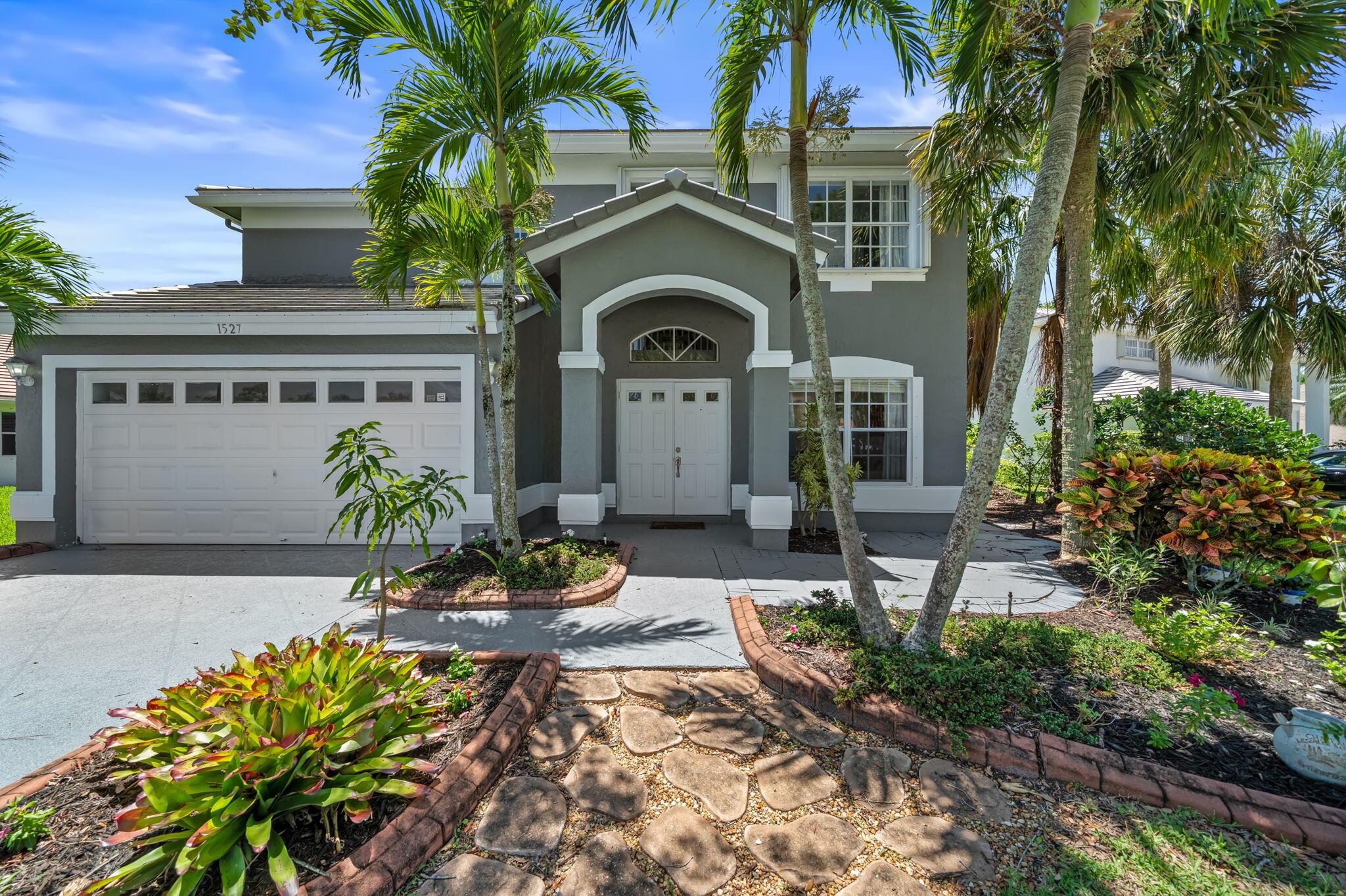1527 S Club Dr