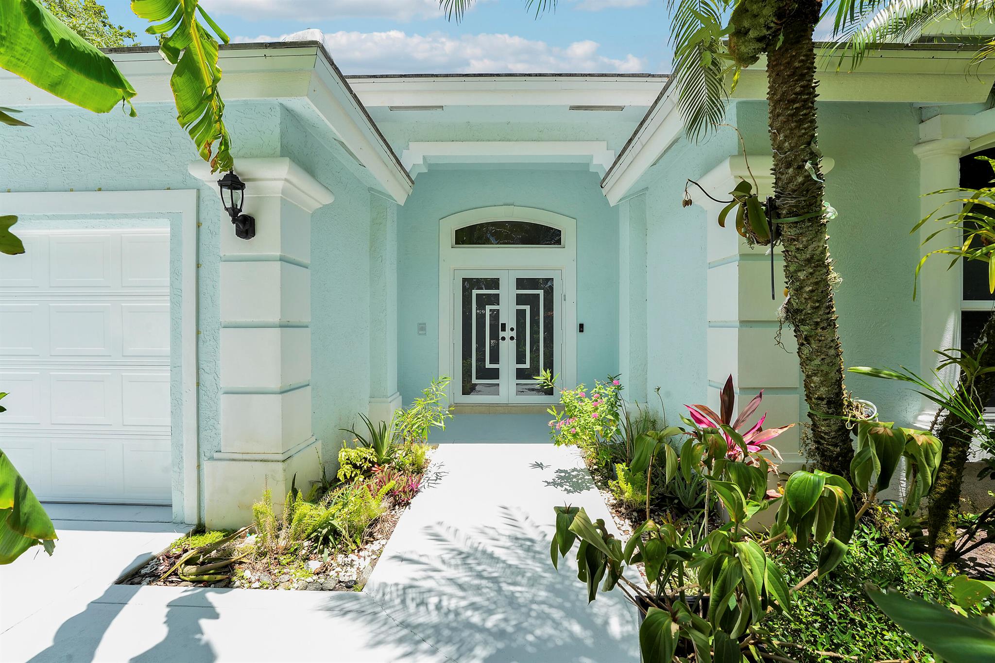 496 Peacock Ln Jupiter, FL 33458