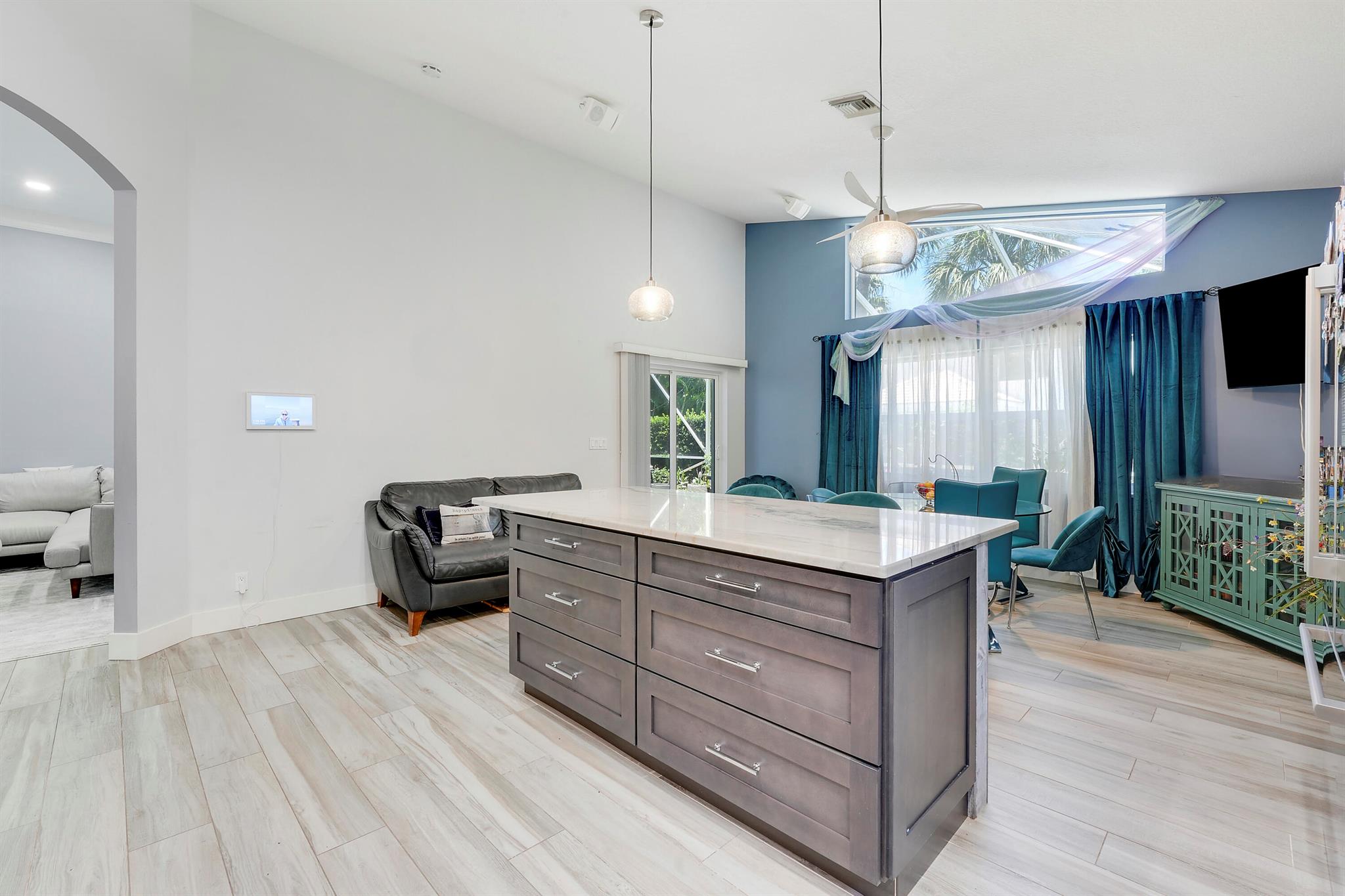 496 Peacock Ln Jupiter, FL 33458