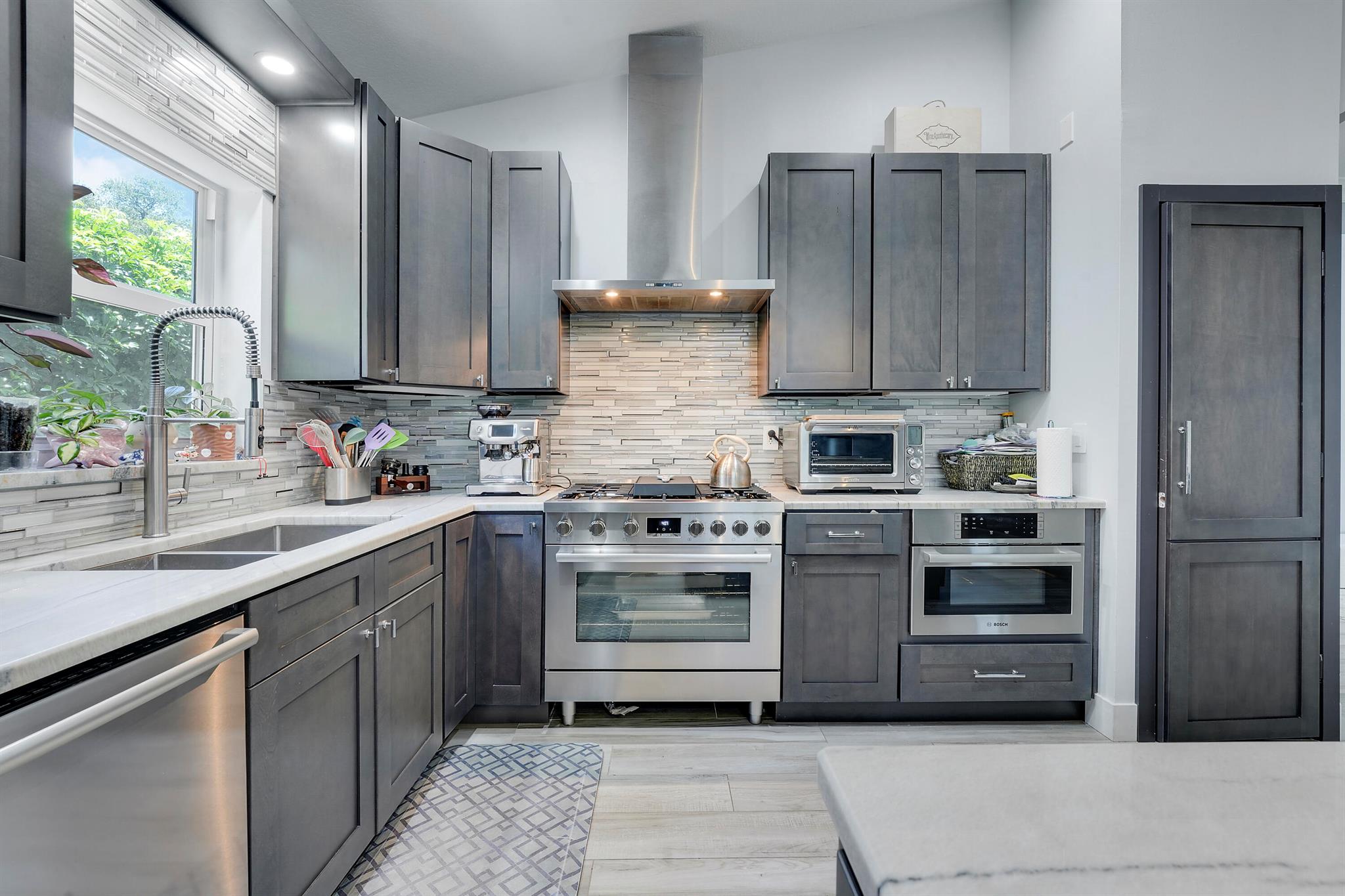 496 Peacock Ln Jupiter, FL 33458