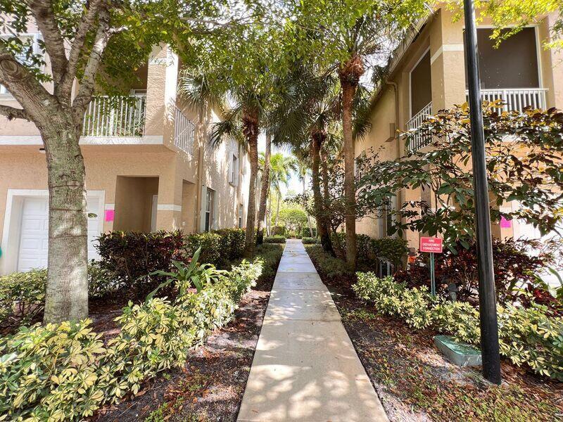 117 Lighthouse Cir #J