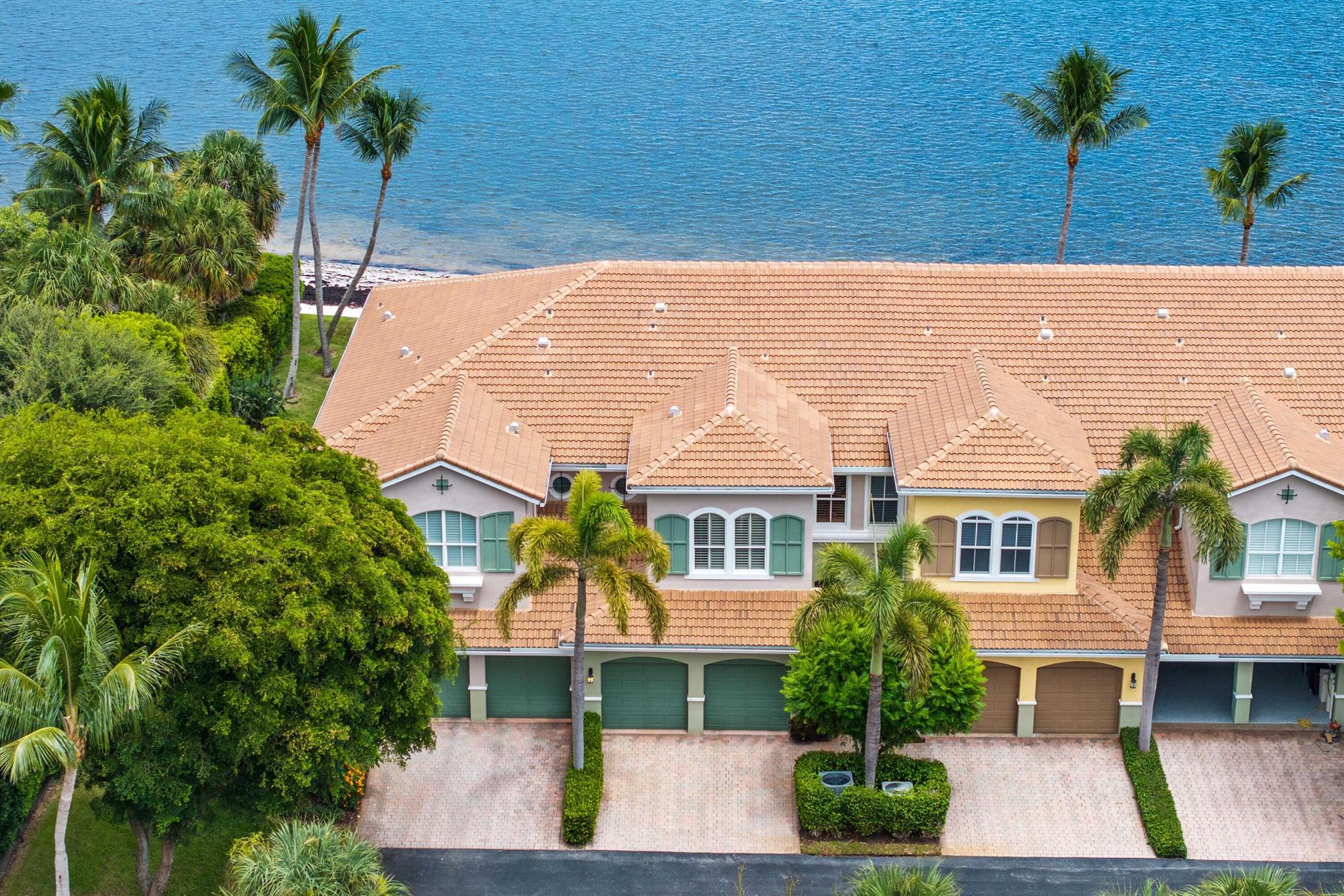 132 Las Brisas Cir